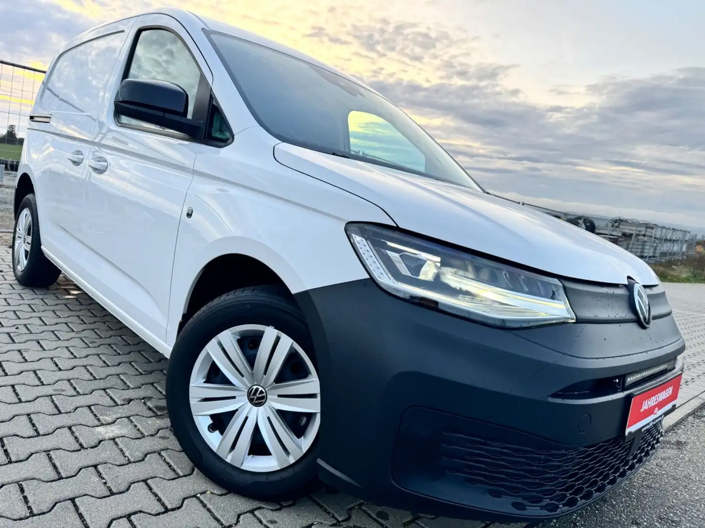 Volkswagen Caddy Cargo DSG AHK LED STANDHZG AppCon. Ergo-SZ Weiß - 1