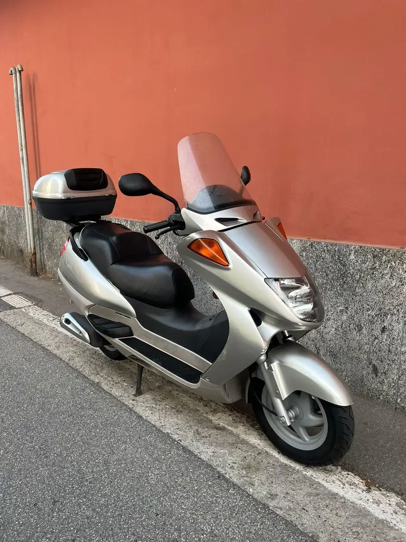 usato Honda FES 250 Scooter a Milano - Mi per € 1.000,-