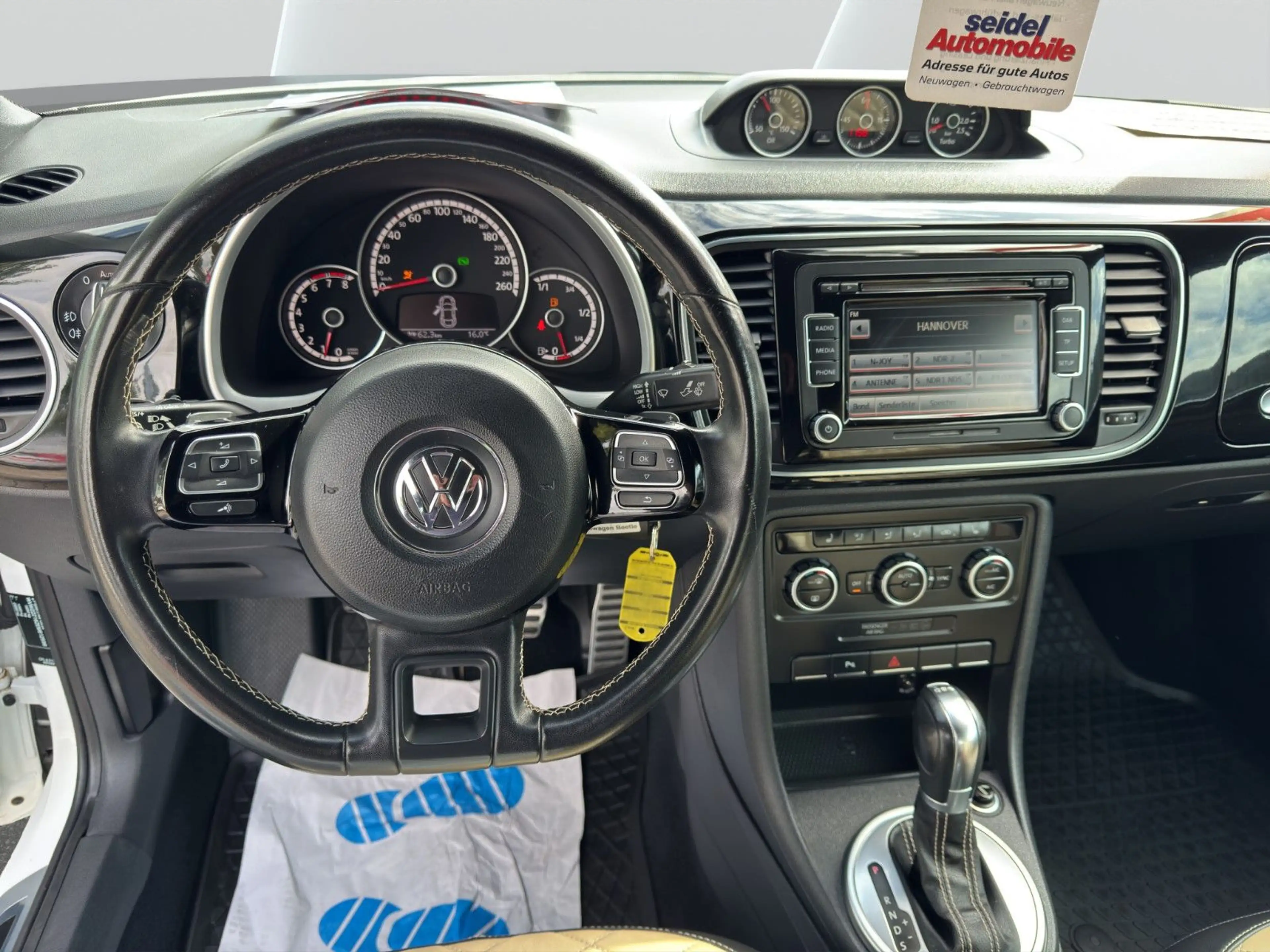 Volkswagen Beetle Cabriolet 2.0 TSI Exclusive Sport Automat — photo 15
