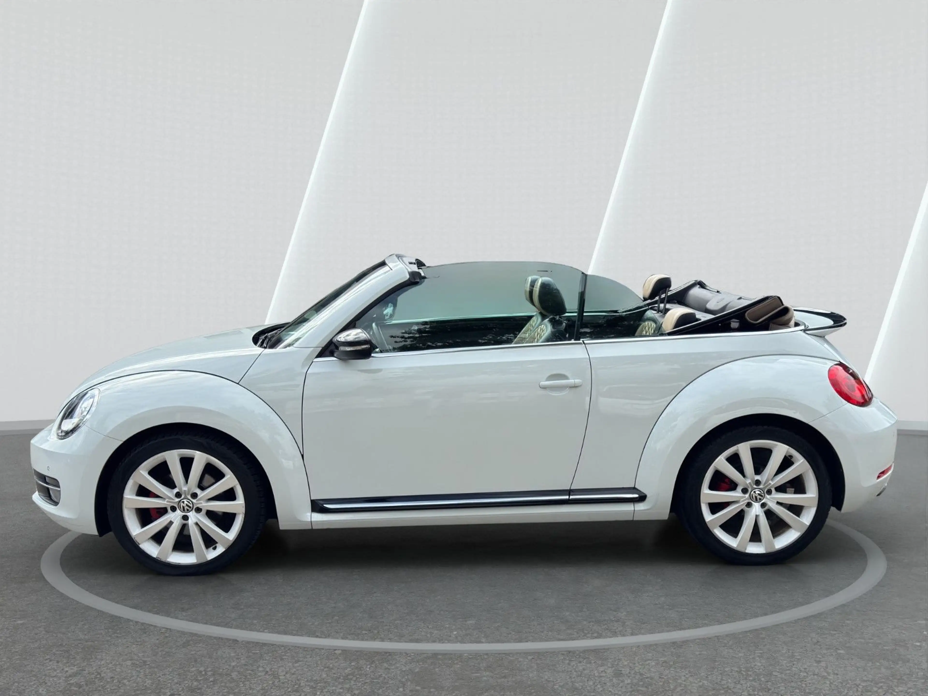 Volkswagen Beetle Cabriolet 2.0 TSI Exclusive Sport Automat — photo 9