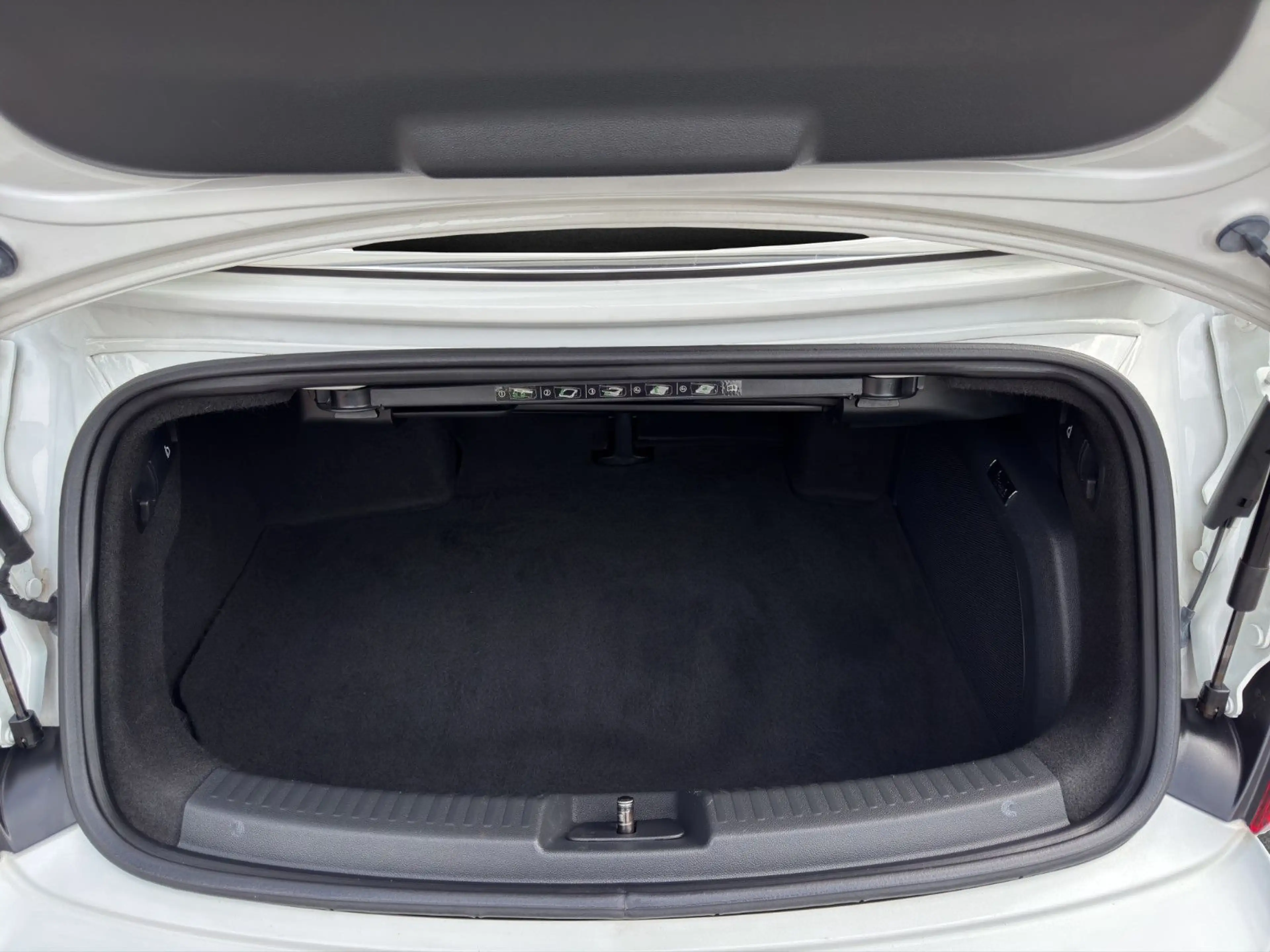 Volkswagen Beetle Cabriolet 2.0 TSI Exclusive Sport Automat — photo 12