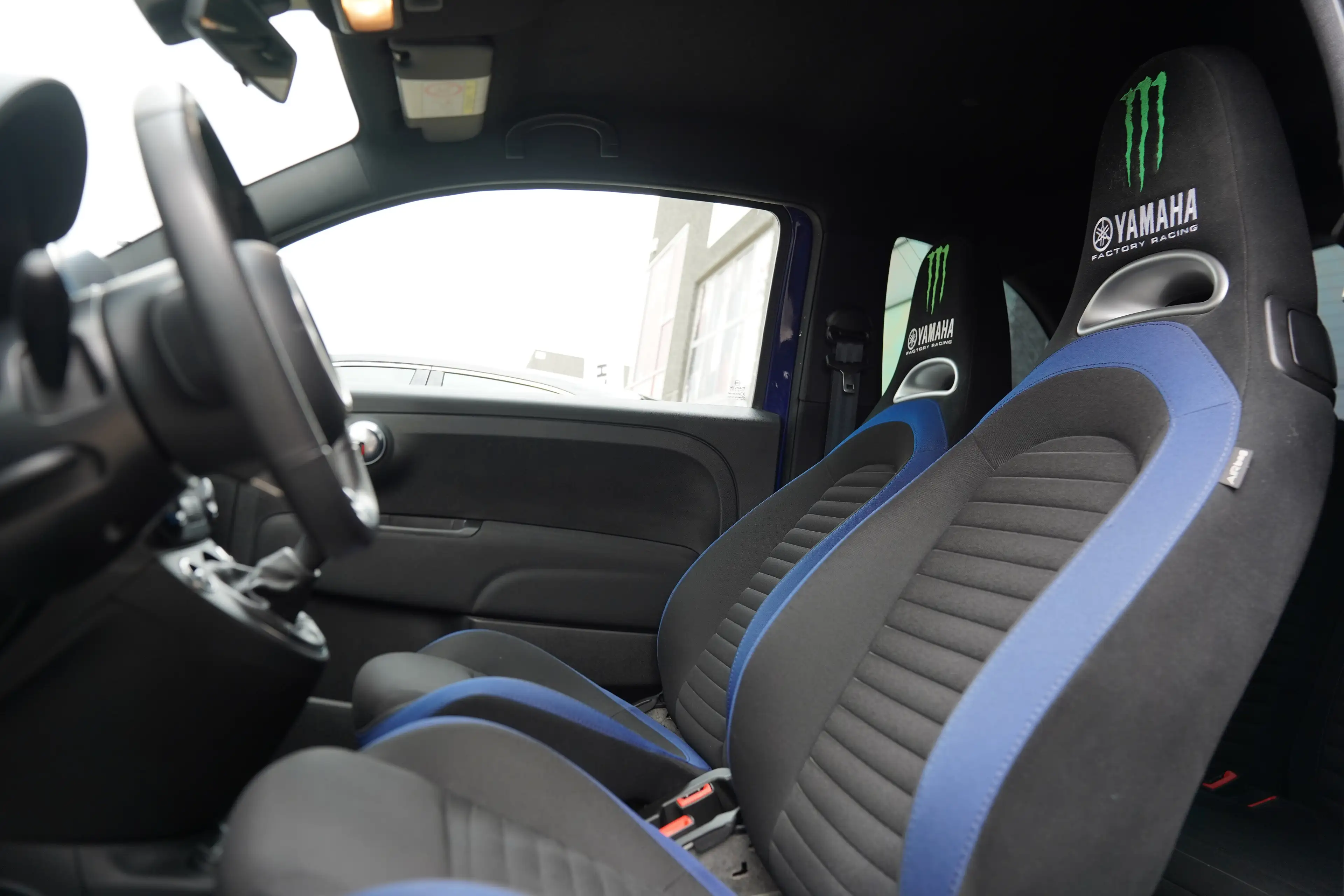 Abarth 595 YAMAHA MONSTER 1 OF 2000 *NAVI/PDC A/SPORTUITLAAT* — photo 3