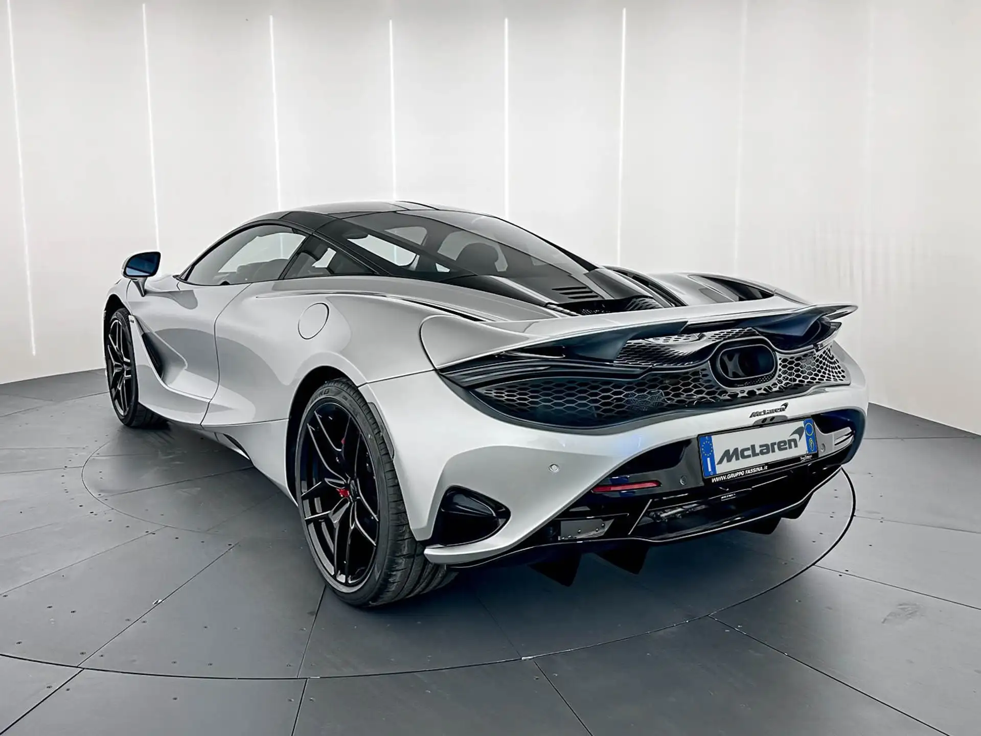 맥라렌 750S 750 2026 은색 사진 4