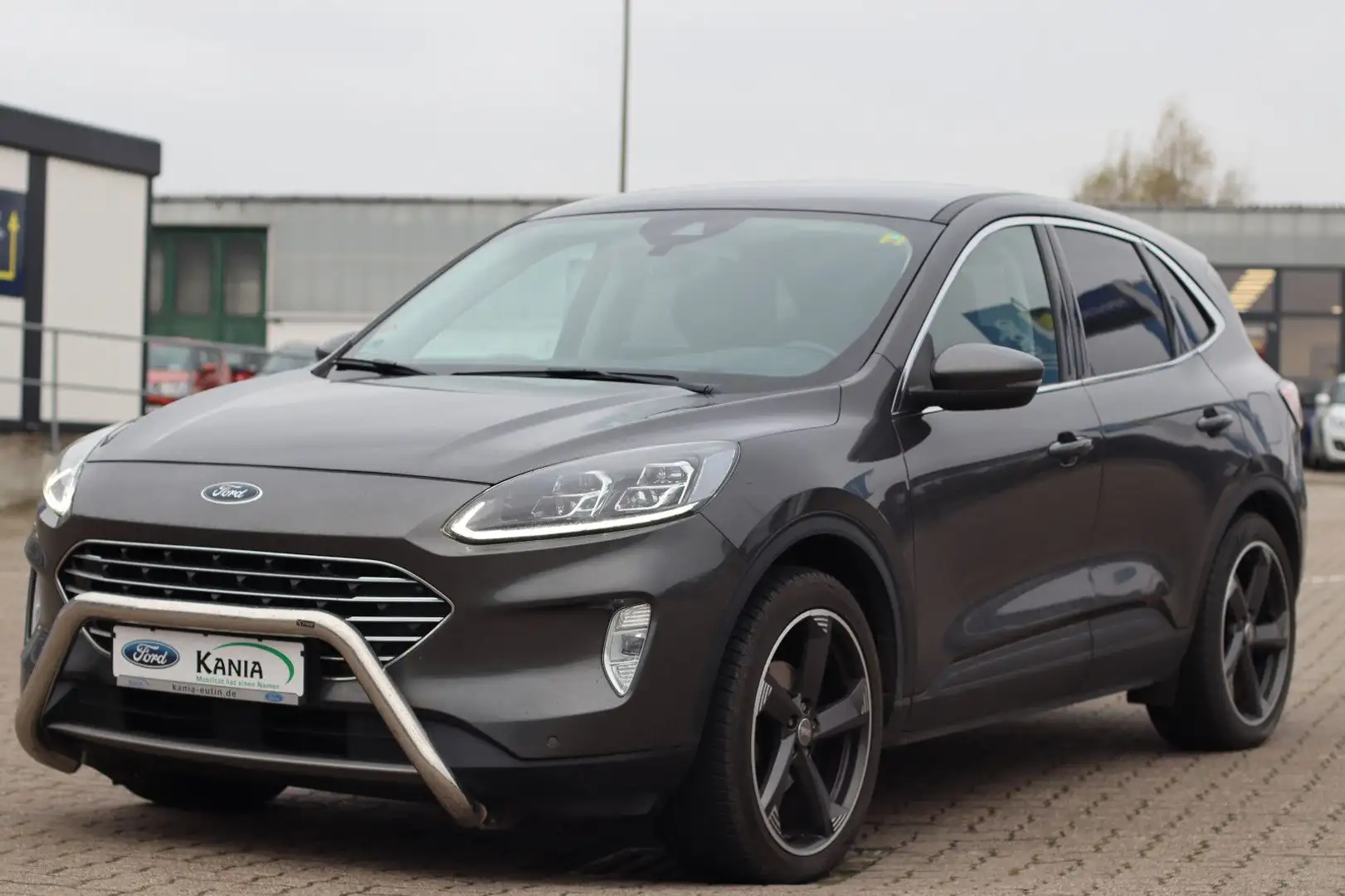 Ford Kuga Hybrid Titanium X Grau - 2