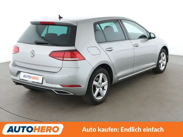 Volkswagen Golf view 6