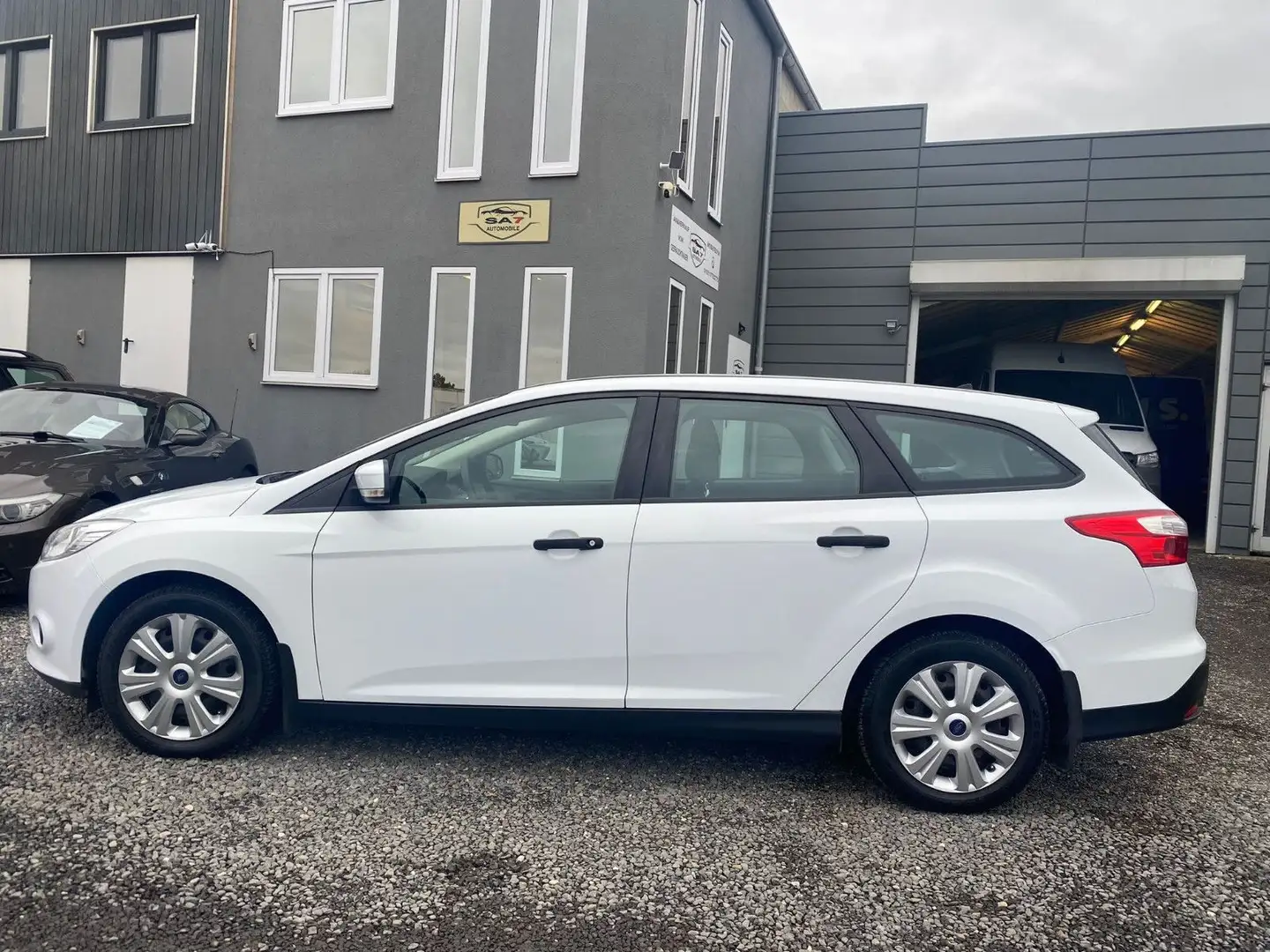Ford Focus Ambiente*1.Hand*TüvNeu*Klima*ZahnriemenNeu Wit - 1