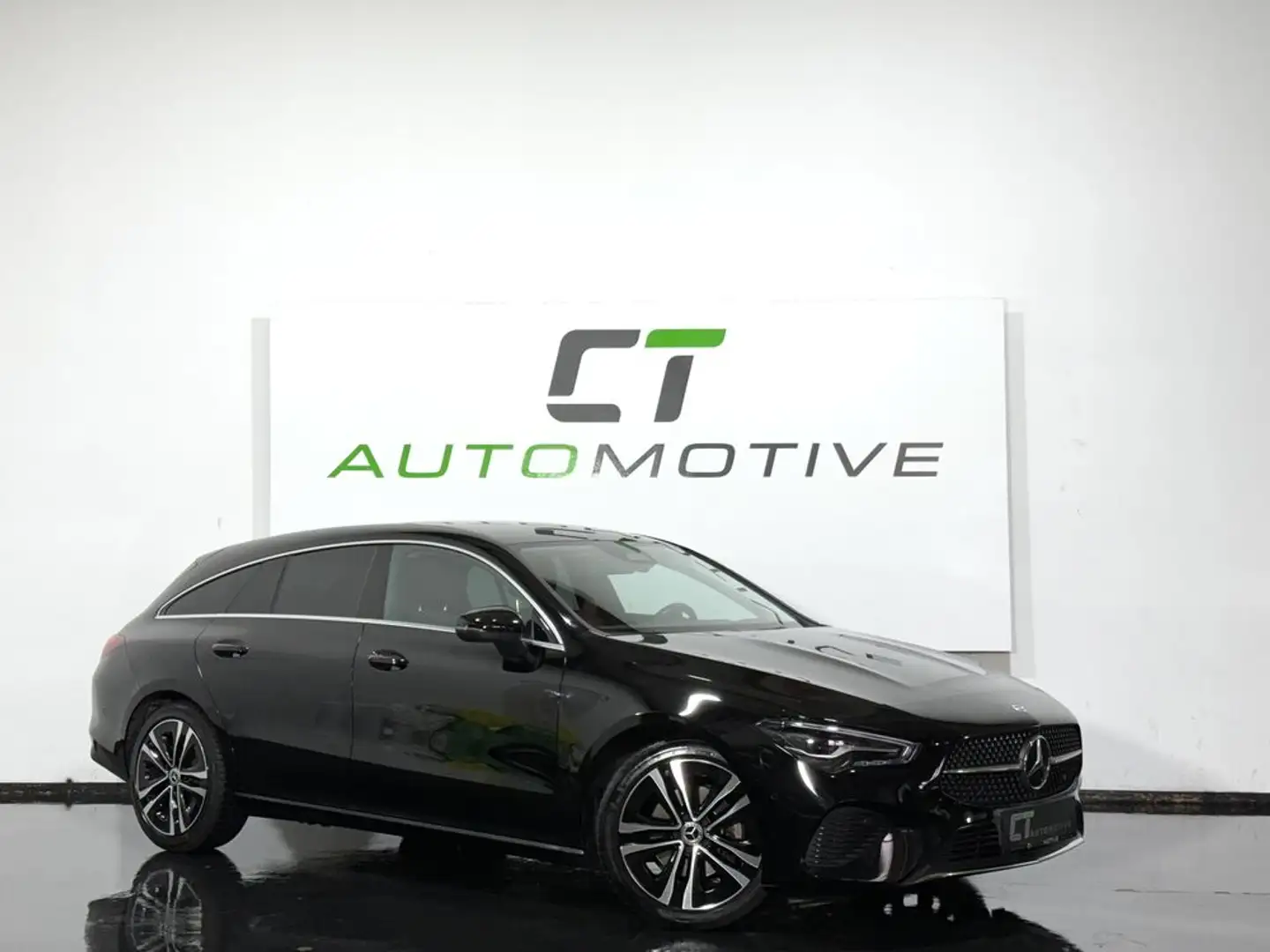 Mercedes-Benz CLA 180 D Shooting Brake Aut. Schwarz - 1
