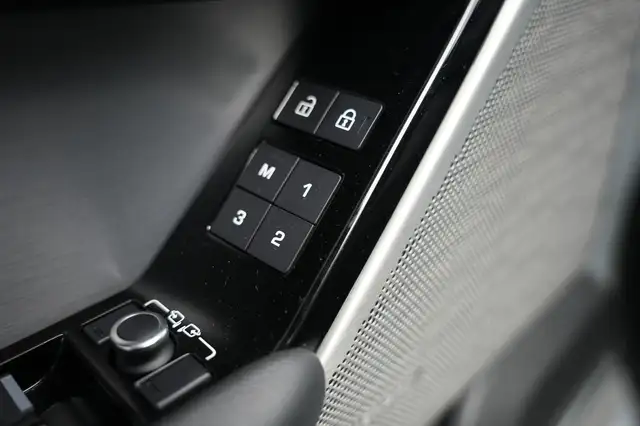 Land Rover Range Rover Velar view 12