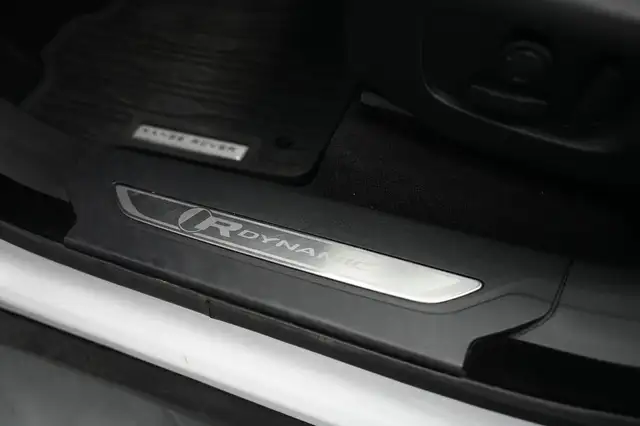 Land Rover Range Rover Velar view 13