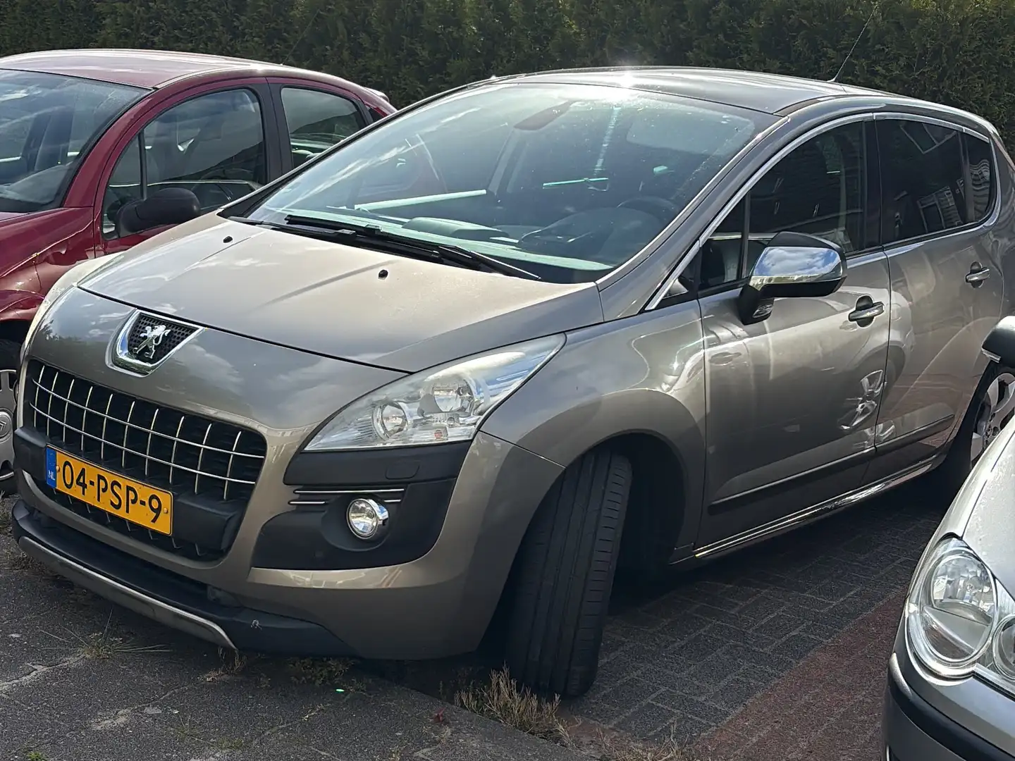 Peugeot 3008 3008 1.6 THP B.Lease Exec SCHADE!! Grijs - 1