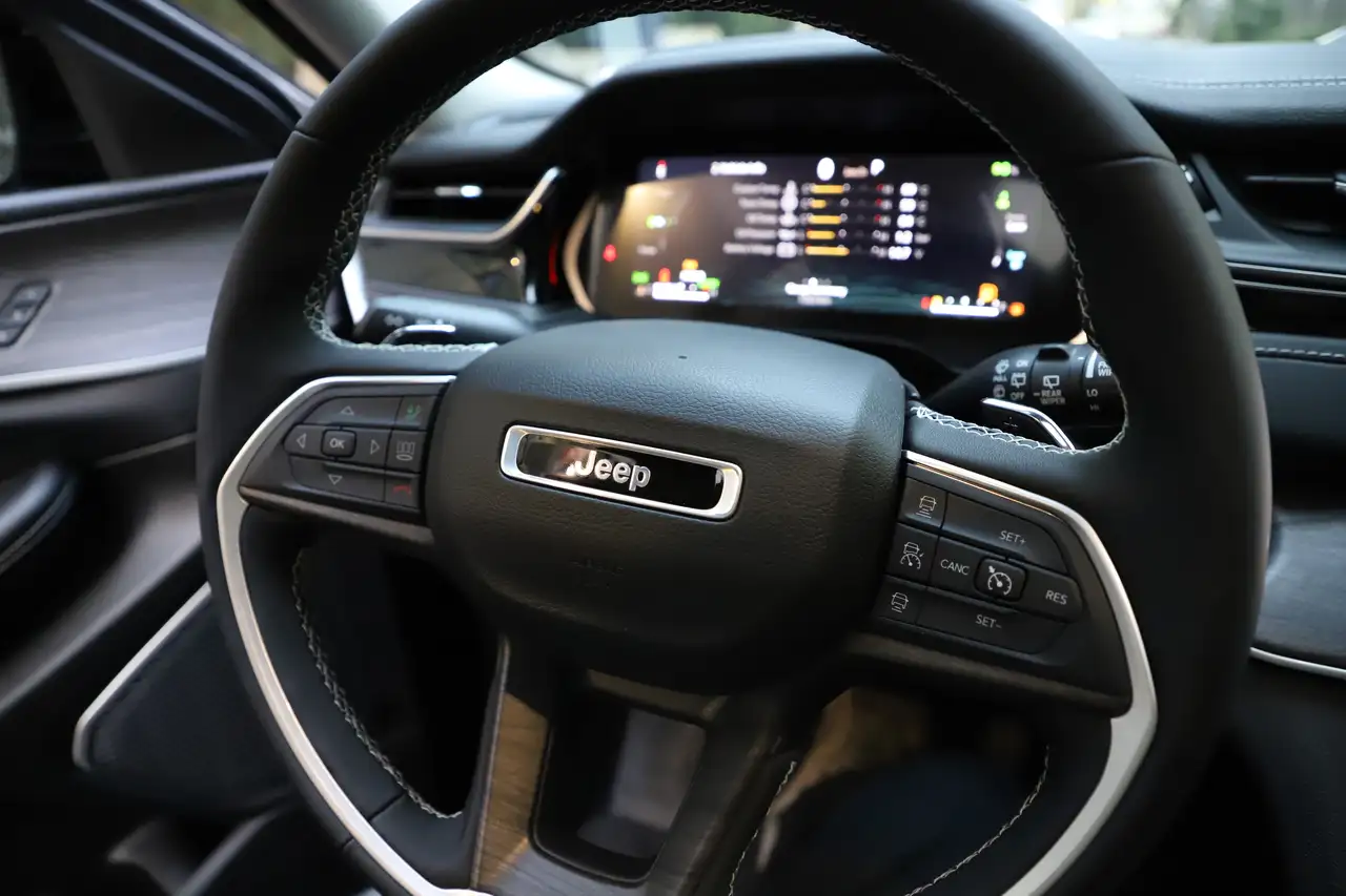 Jeep Grand Cherokee снимка Jeep Grand Cherokee