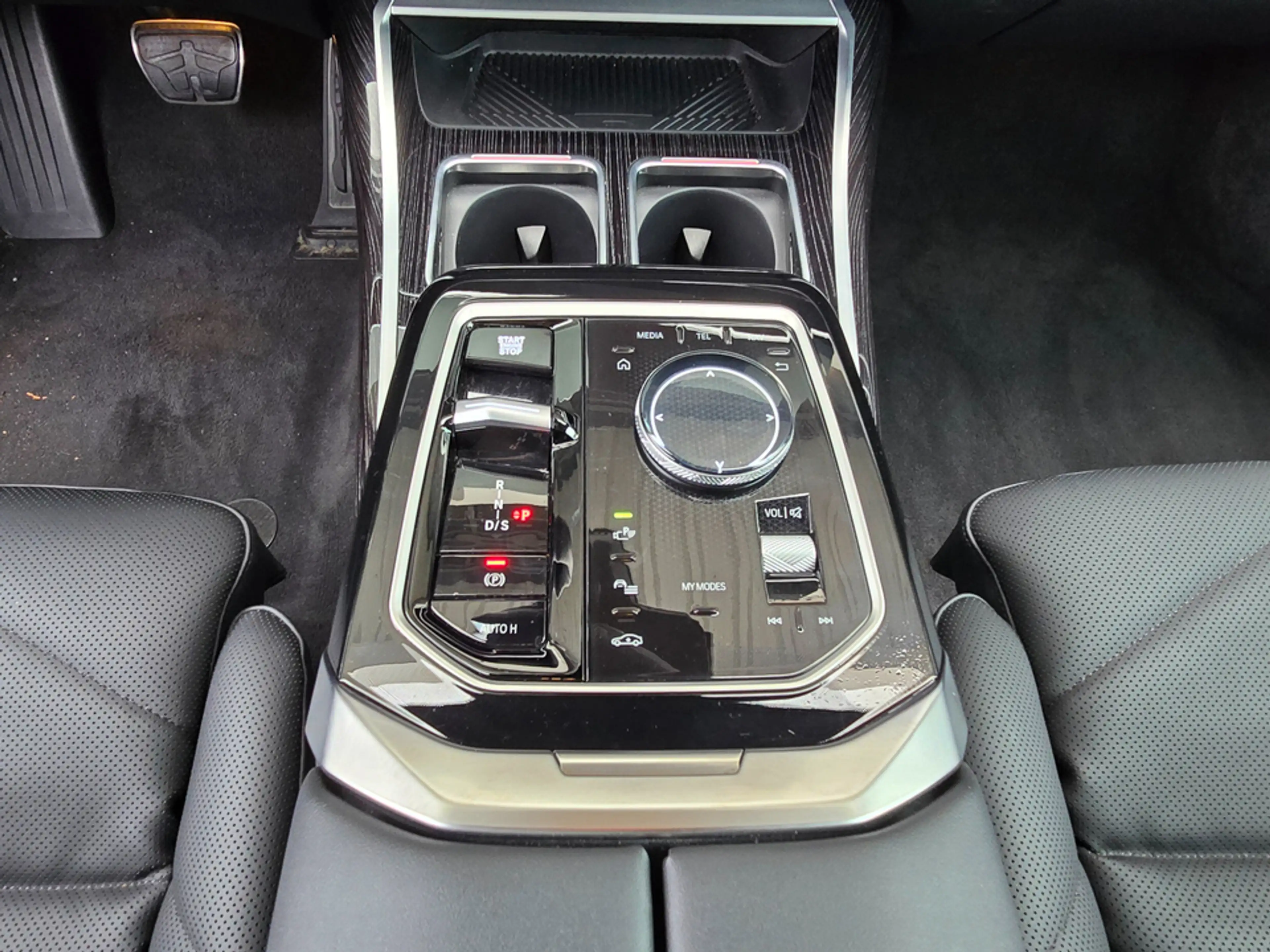BMW 740 d xDrive M Sportpaket*Standhzg*Pano*DAPro*B&W — photo 10