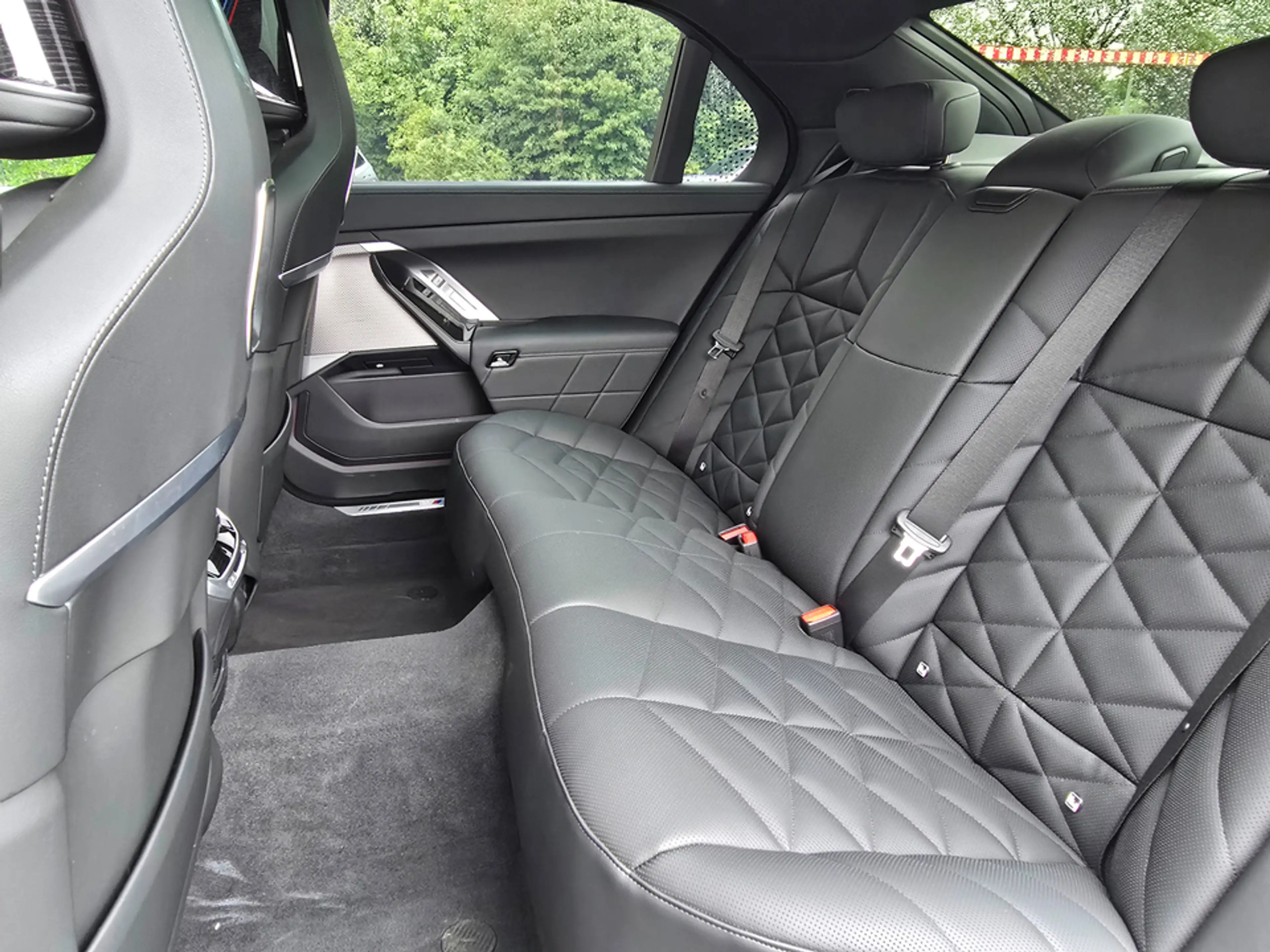 BMW 740 d xDrive M Sportpaket*Standhzg*Pano*DAPro*B&W — photo 26