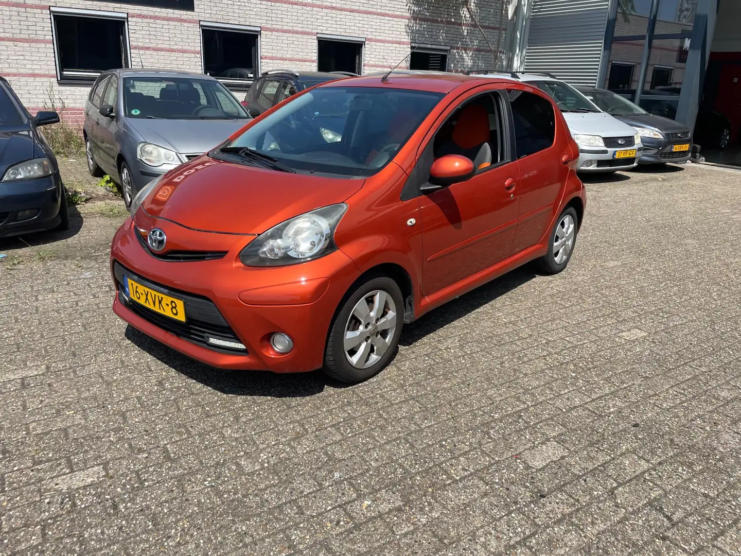 Toyota Aygo 1.0 VVT-i Dynamic Orange facelift mooie auto Orange - 1