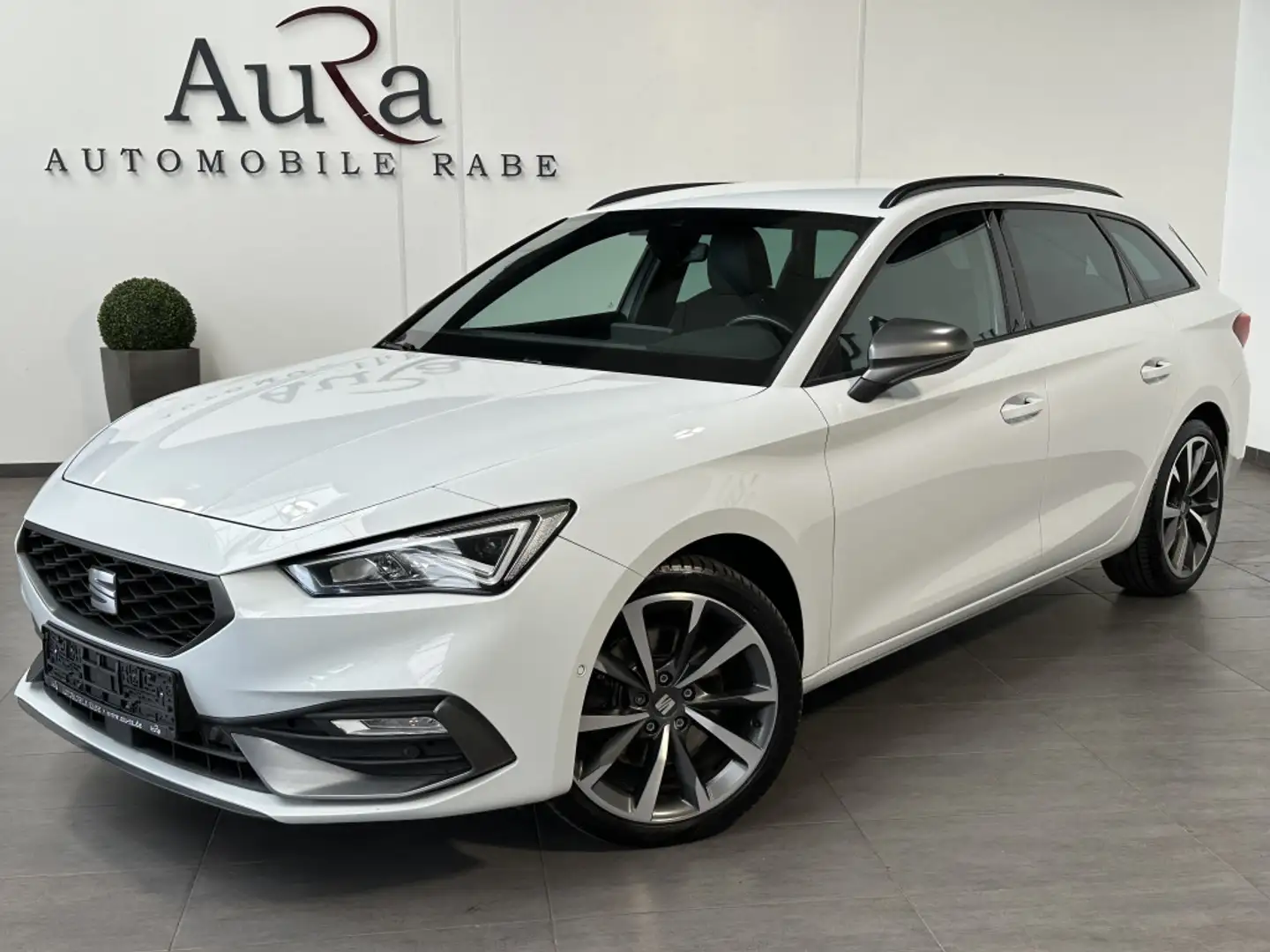 SEAT Leon SpT 2.0 TDI DSG FR NAV+LED+ACC+BEATS+VCOCK Weiß - 1