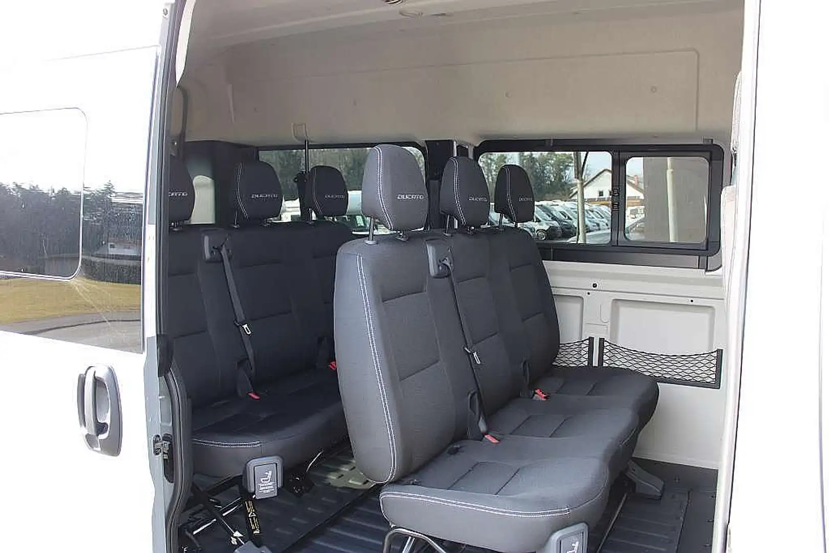 Fiat Ducato 33 L2H2 140 9-Sitze Taxi Netto EUR 43500.-exkl.... Schwarz - 2
