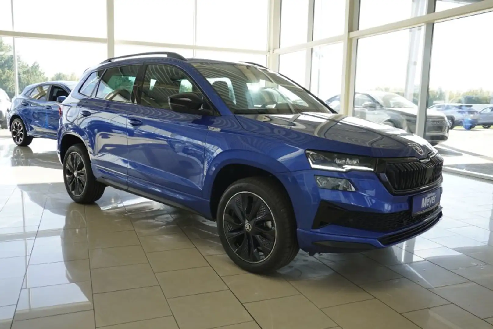 Skoda Karoq Sportline 1,5TSI DSG 4*J.Gar/aAHK/Matrix/Navi Синій - 2