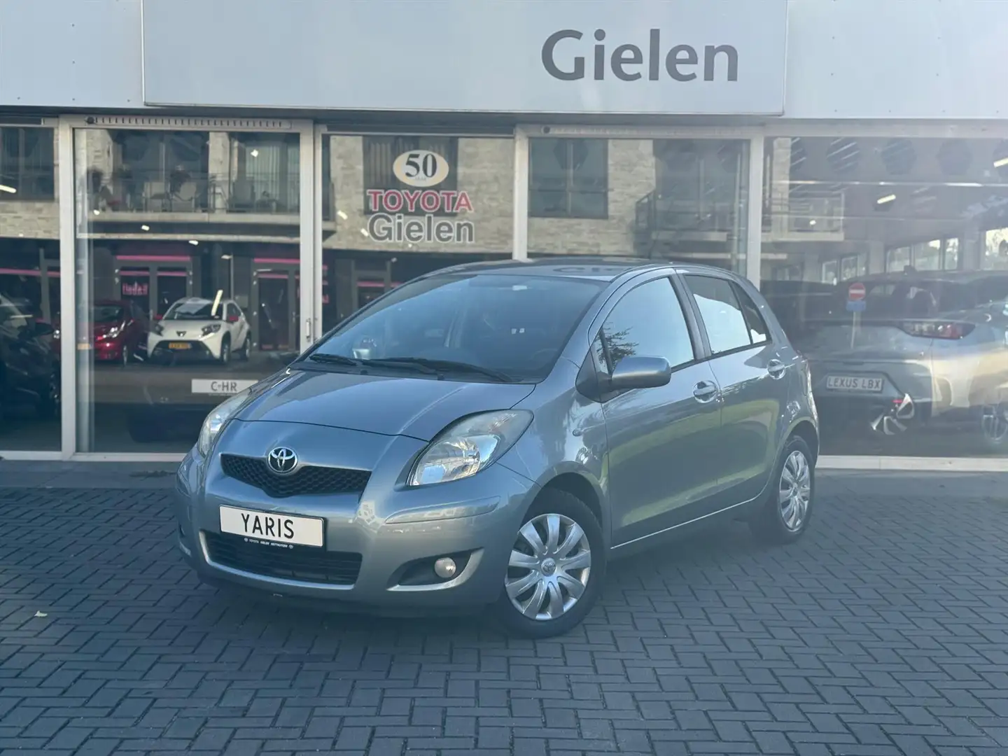 Toyota Yaris 1.3 VVT-i 5D Aspiration | Climate control, 6-Bak, Gris - 1