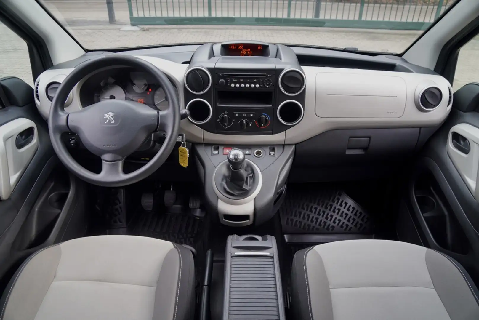 Peugeot Partner Tepee 1.6 VTi Access AIRCO PDC SCHUIFDEUREN Schwarz - 2