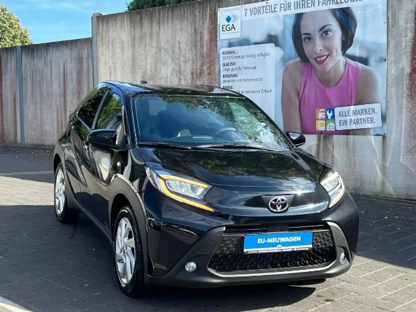 Toyota Aygo X 1.0 VVT-i Sitzhzg - PDC - R.Kam - Kl.autom - Alufe Noir - 1