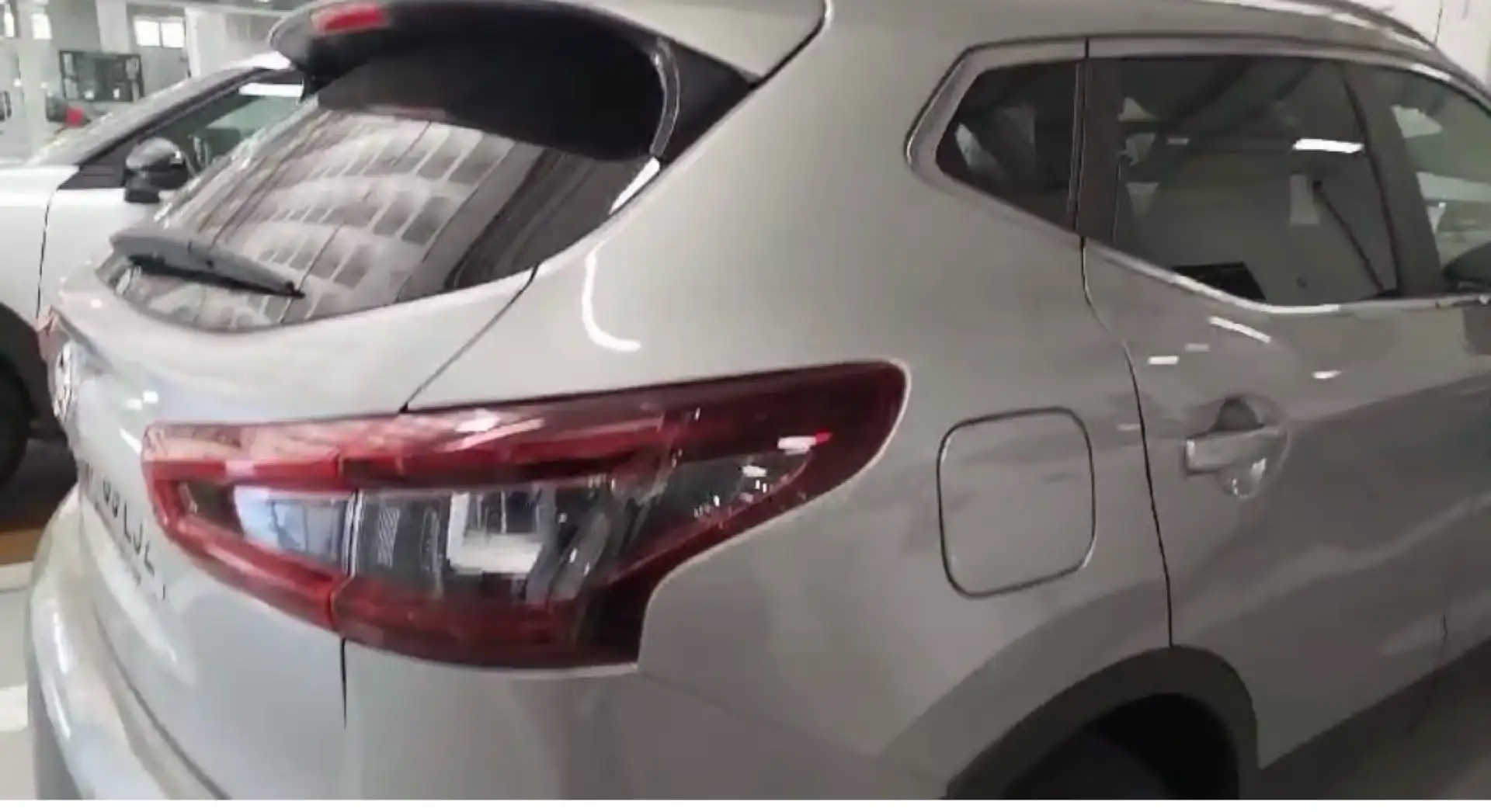Nissan Qashqai 1.3 DIG-T N-Connecta 4x2 DCT 117kW - 2