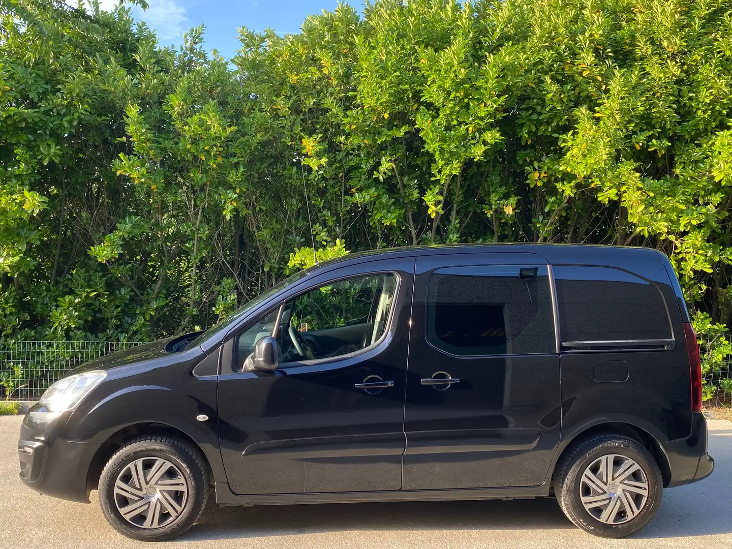 Citroen Berlingo 1.6 eHDI 3pl / B. AUTO / CAR PLAY / 2 P LATERALS!! Noir - 2