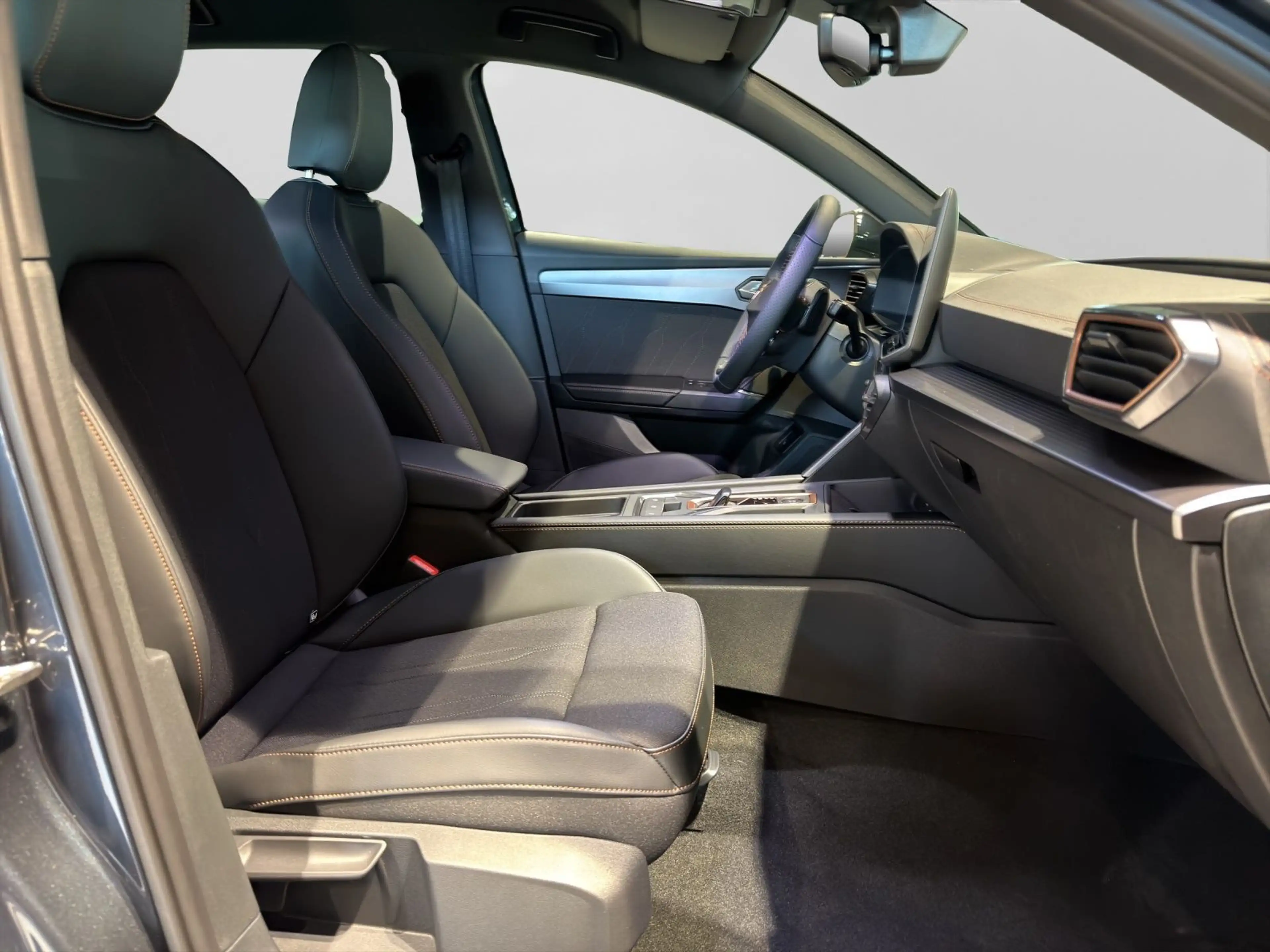 CUPRA Leon 1.5 e-HYBRID DSG REAR VIEW NAVI GJR SITZHZ — photo 4