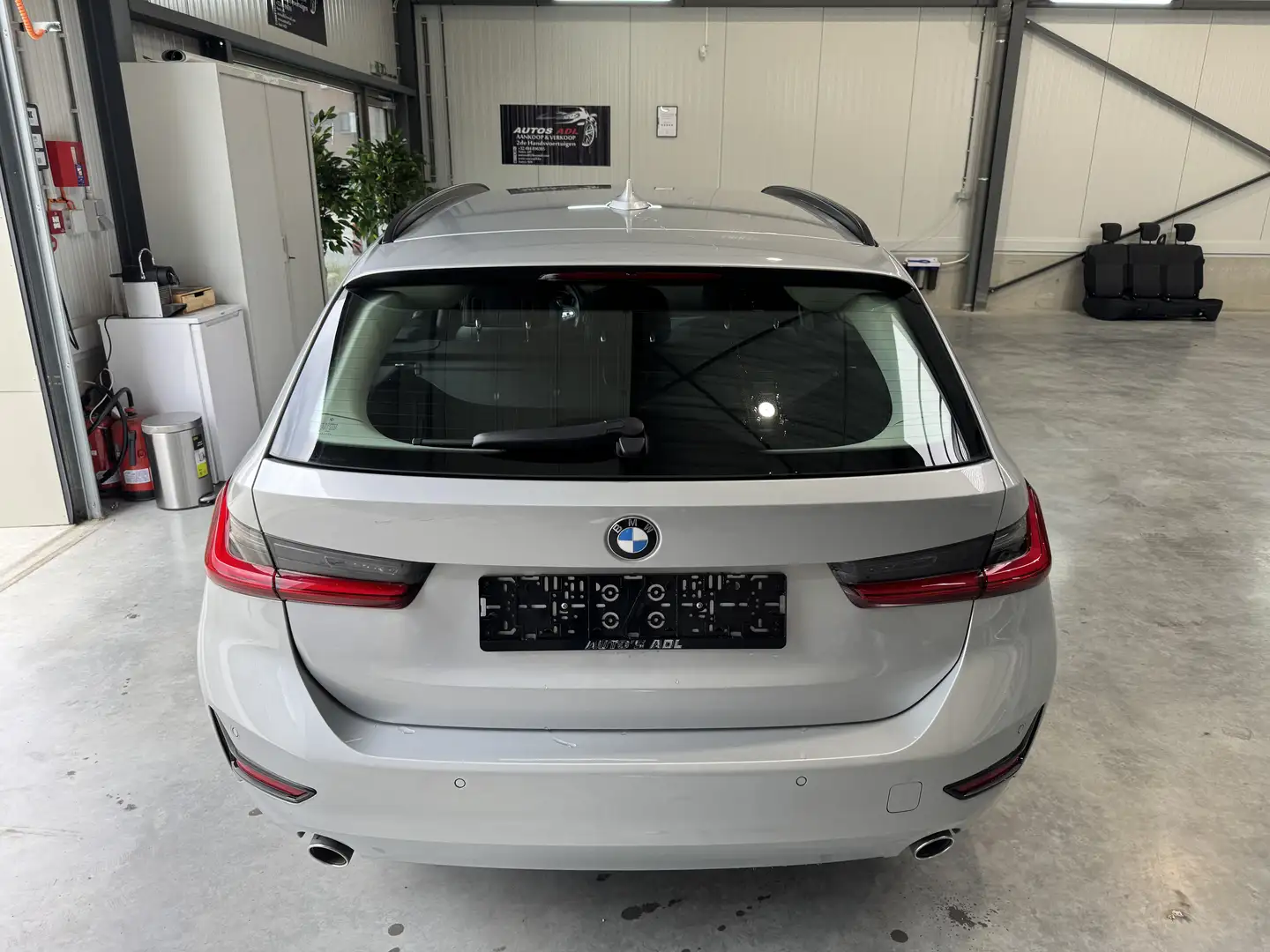 BMW 318 318dA Touring LED/LEDER/VIRTUAL/GARANTIE Zilver - 2