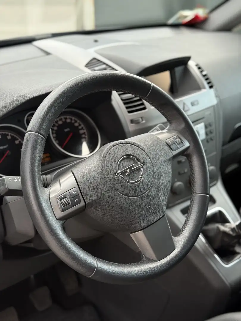 Opel Zafira 1.8 Cosmo 140cv - 2