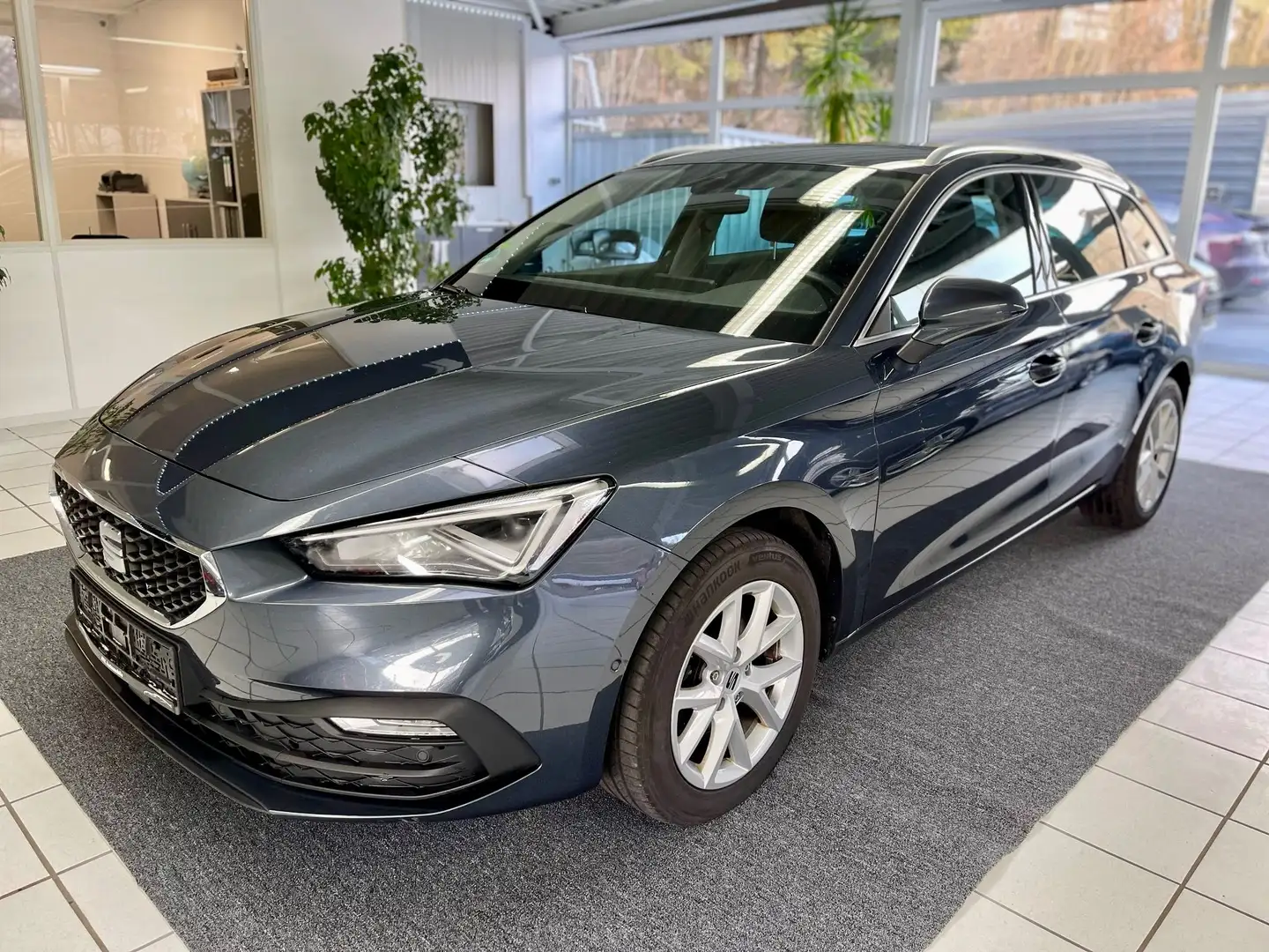 SEAT Leon Style*RFK*LED*SPHA*HYBRID*PARKASS*ABSTTEMP*FRONT* Grau - 1