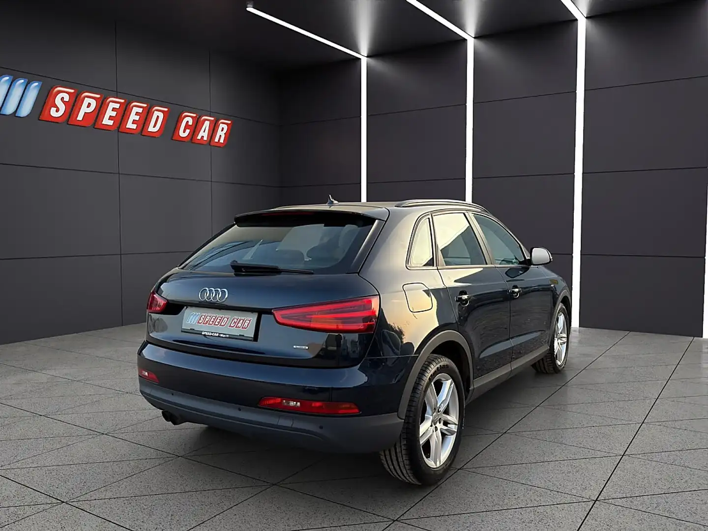 Audi Q3 2.0 TDI quattro Blau - 1