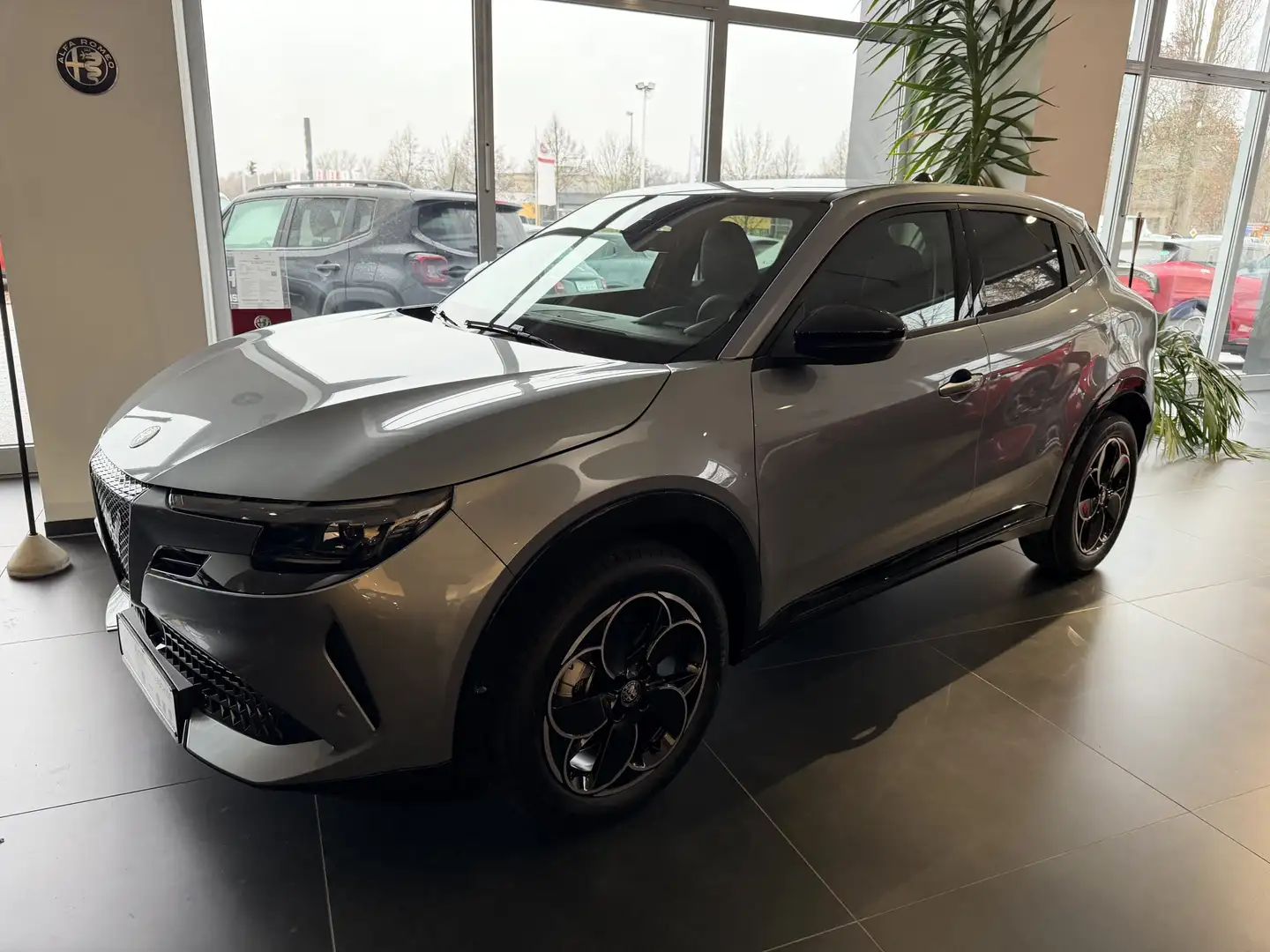 Alfa Romeo Junior Q4 1.2 VGT 107KW Grau - 2