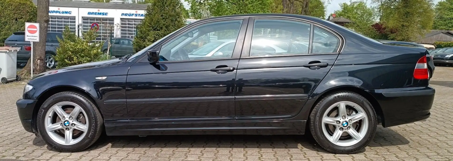 BMW 318 i Klima Sitzheizung Schiebedach PDC Zwart - 2
