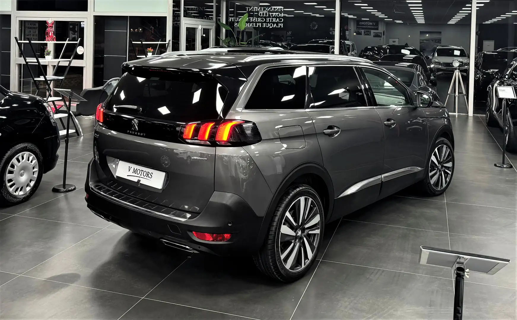 Peugeot 5008 HDI 130 GT Design' 7 PL Full Design' EAT8 1er Main Grau - 2