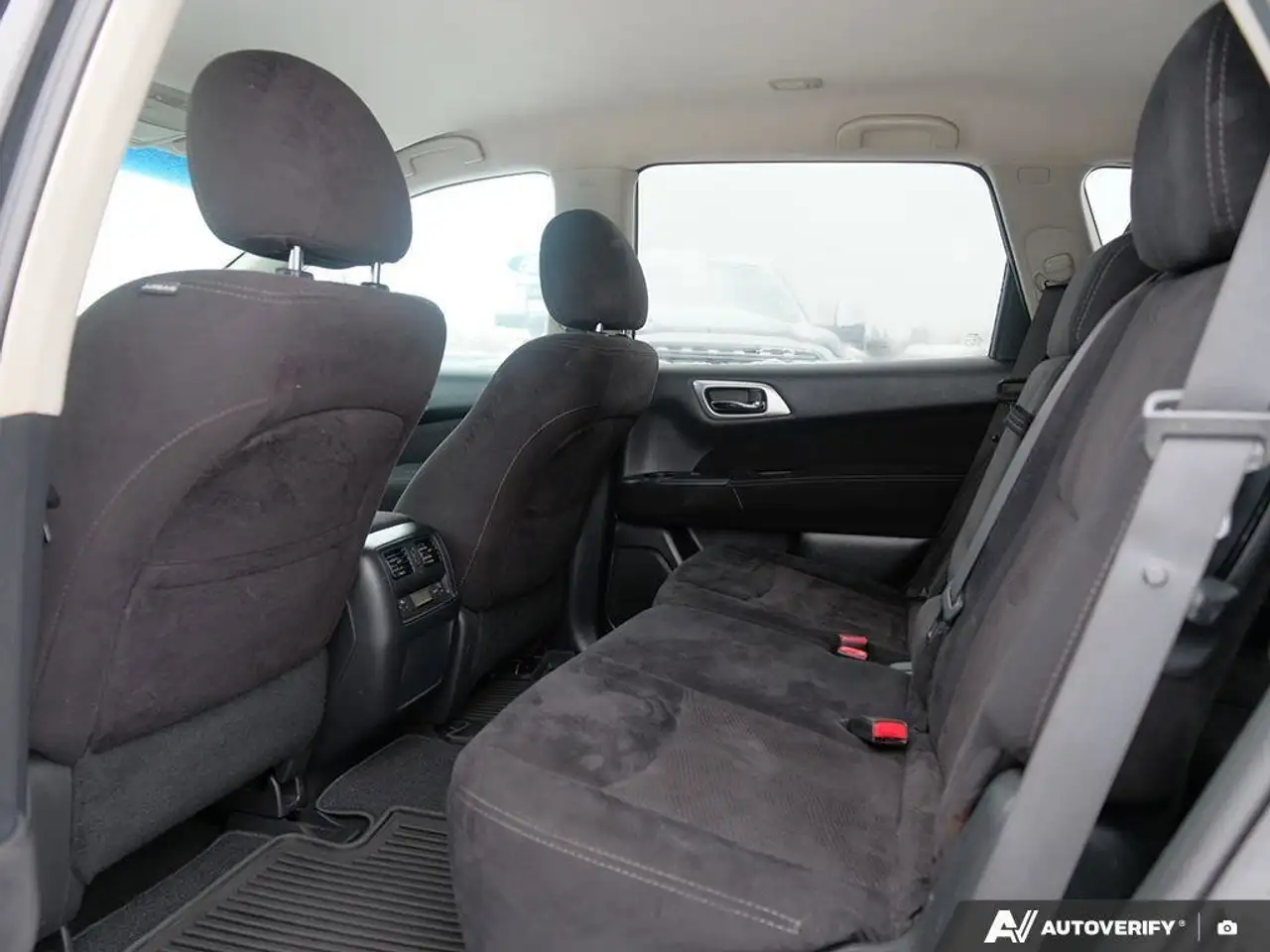 Nissan Pathfinder снимка Nissan Pathfinder