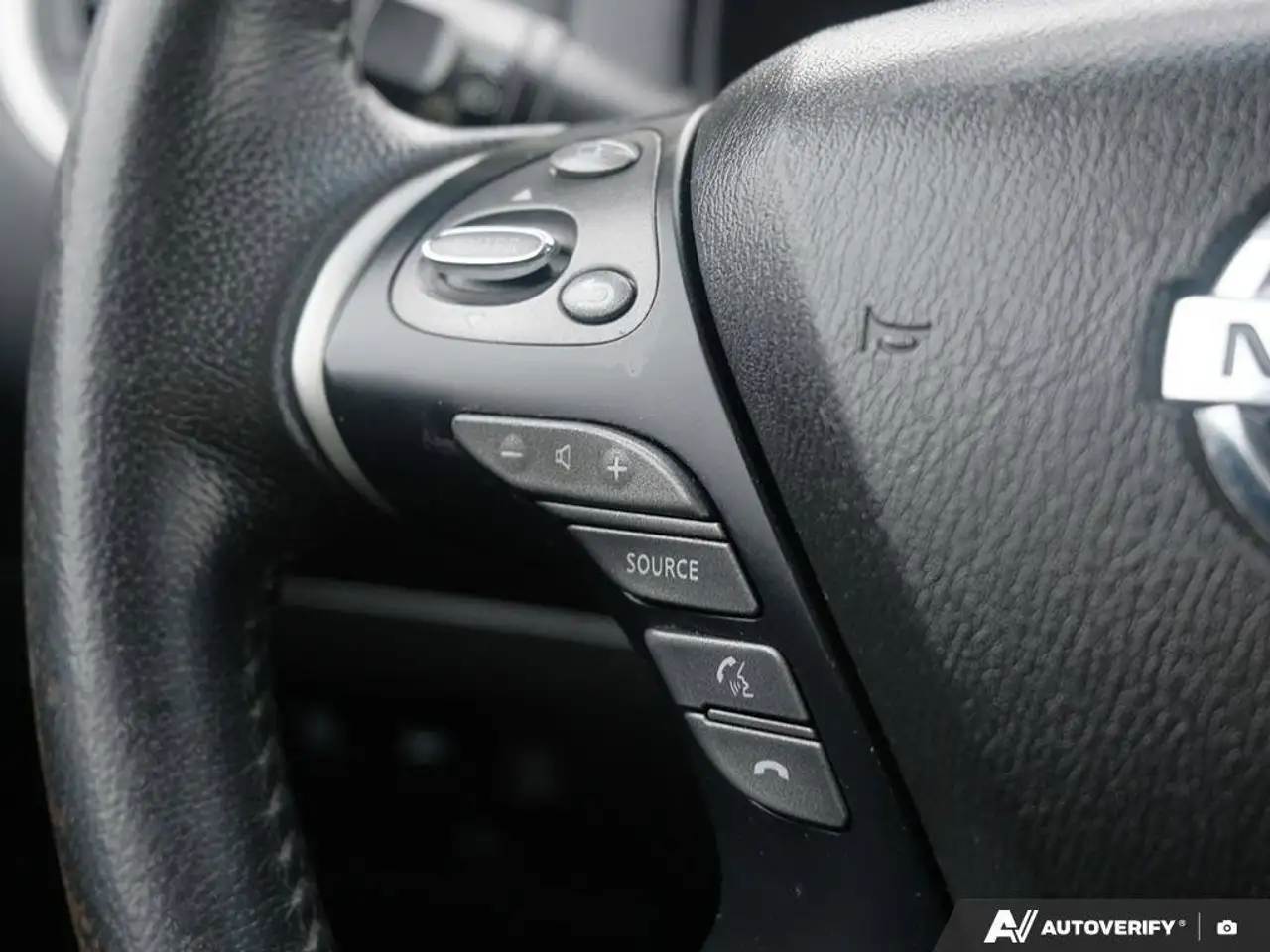 Nissan Pathfinder снимка Nissan Pathfinder