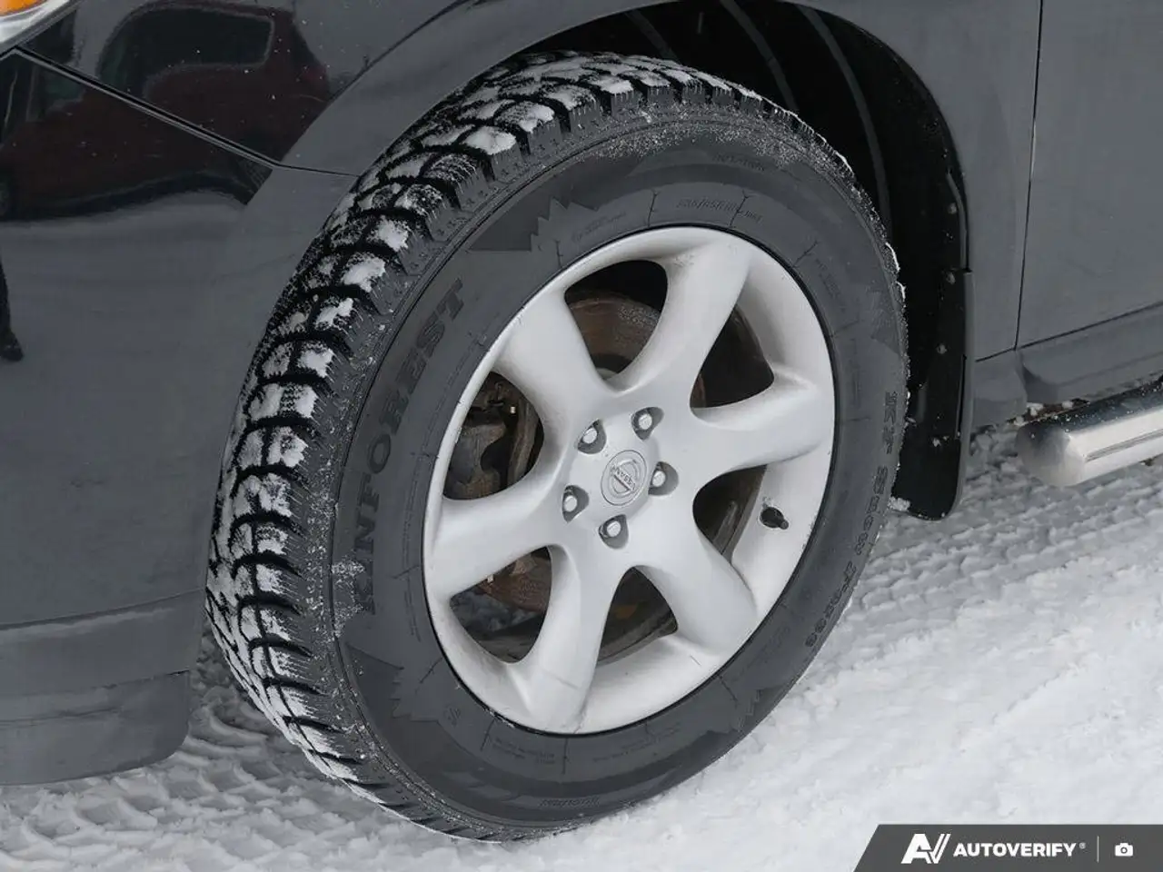 Nissan Pathfinder снимка Nissan Pathfinder