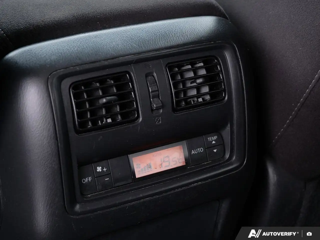 Nissan Pathfinder снимка Nissan Pathfinder