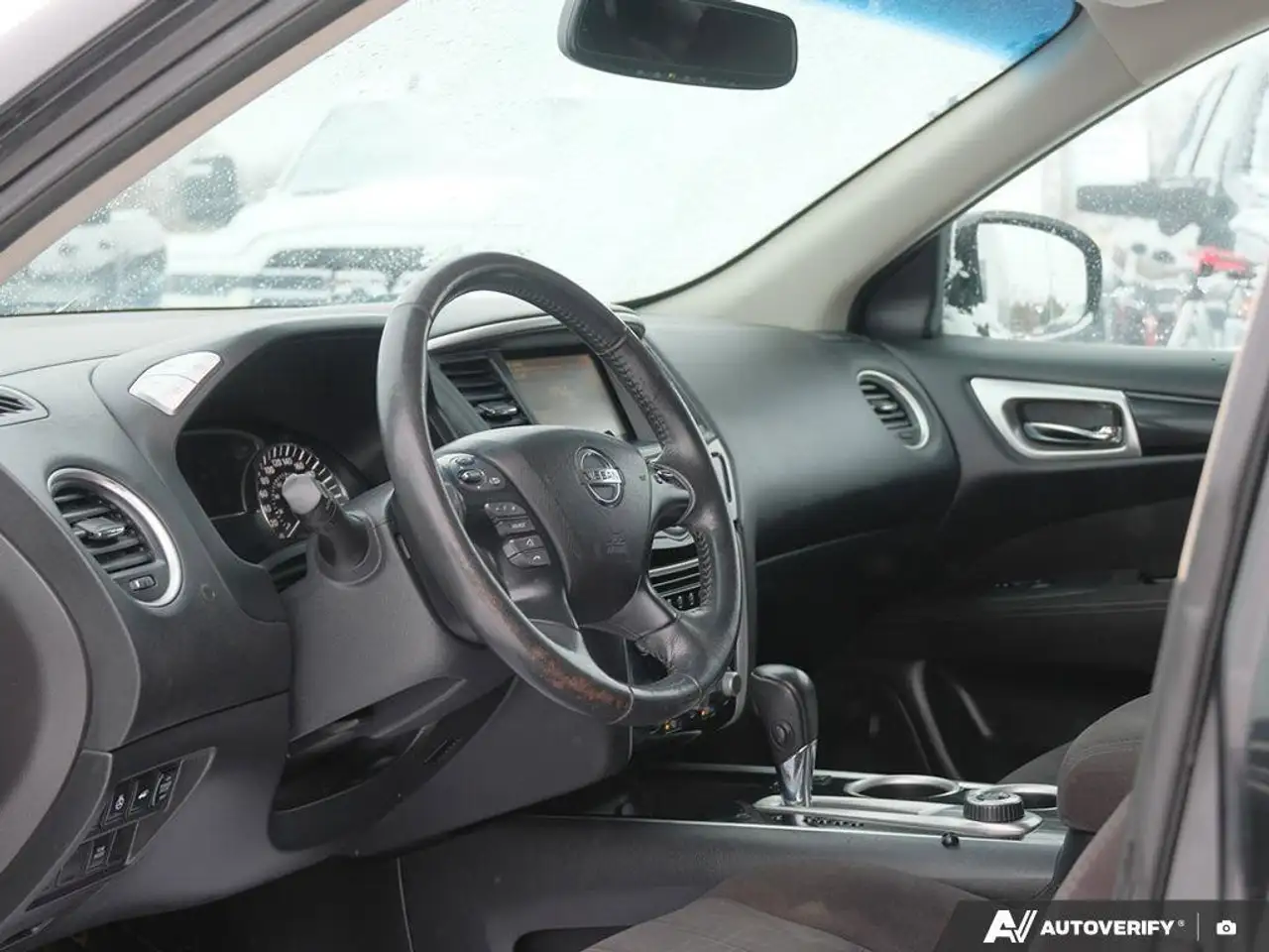 Nissan Pathfinder снимка Nissan Pathfinder