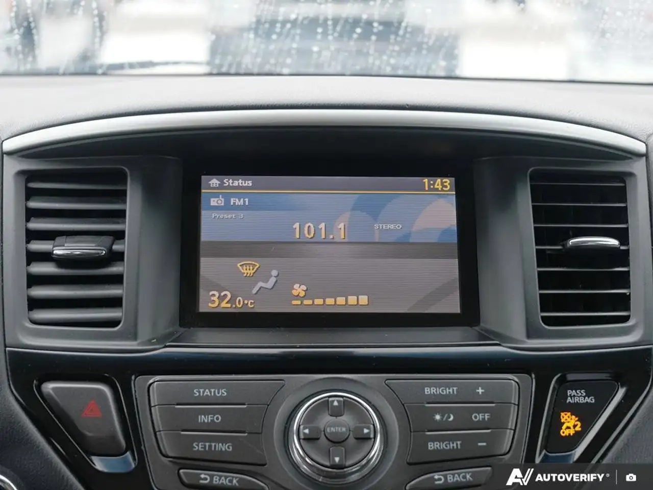 Nissan Pathfinder снимка Nissan Pathfinder