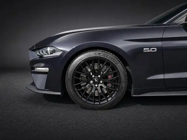 Ford Mustang view 5