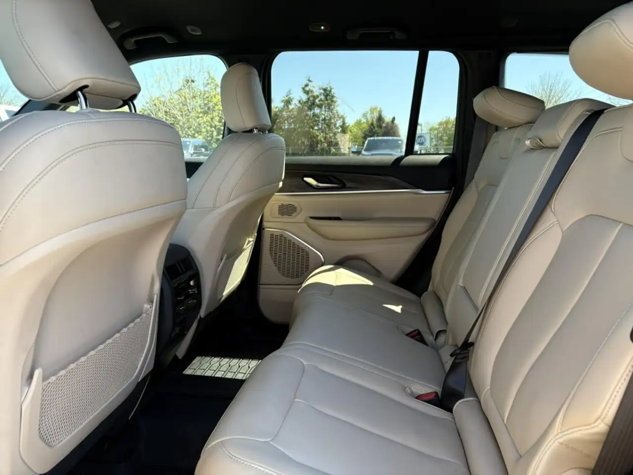 Jeep Grand Cherokee photo Jeep Grand Cherokee