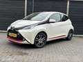 Toyota Aygo 1.0 VVT-i x-play LM / airco / LED Blanc - thumbnail 1