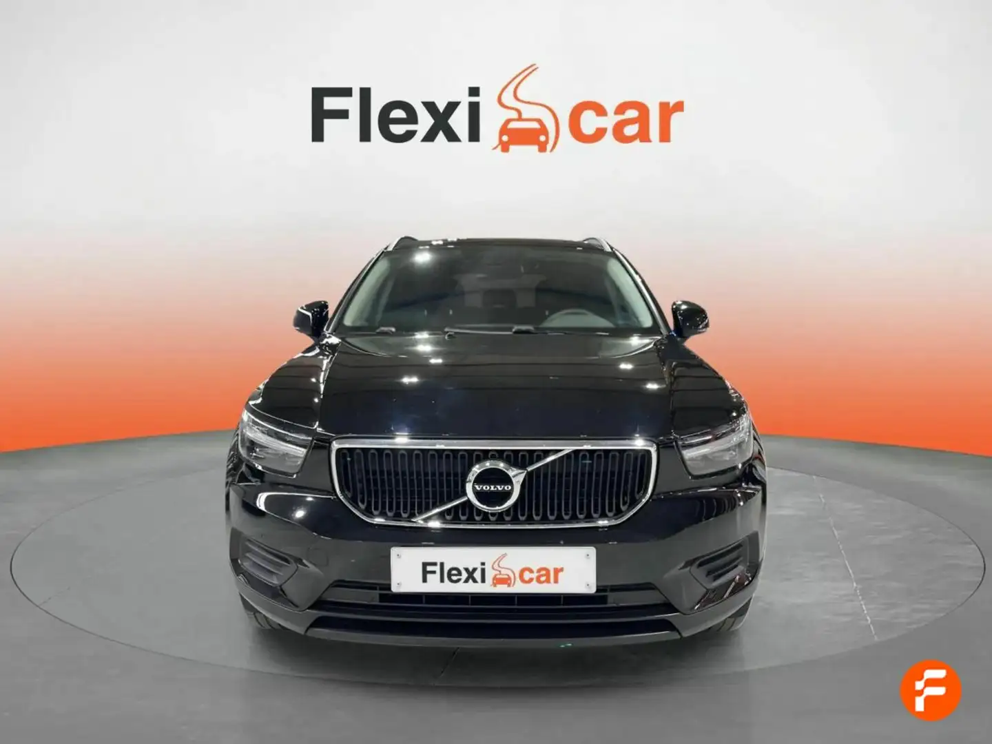 Volvo XC40 T2 Momentum Core Aut. Negro - 2