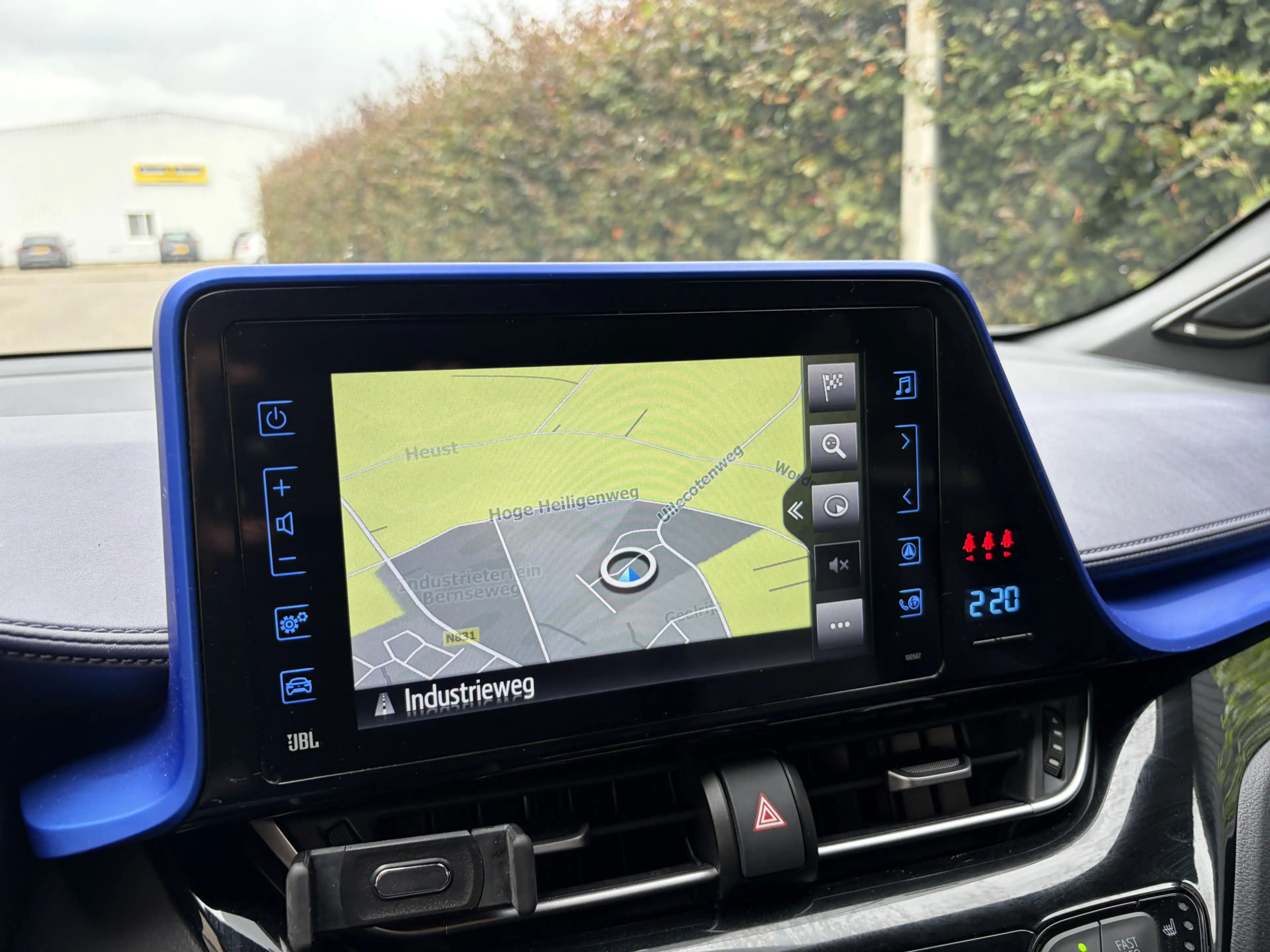 Toyota C-HR 1.8 Hybrid Bi-Tone Plus / AUTOMAAT / LEER / NAVI / — photo 15