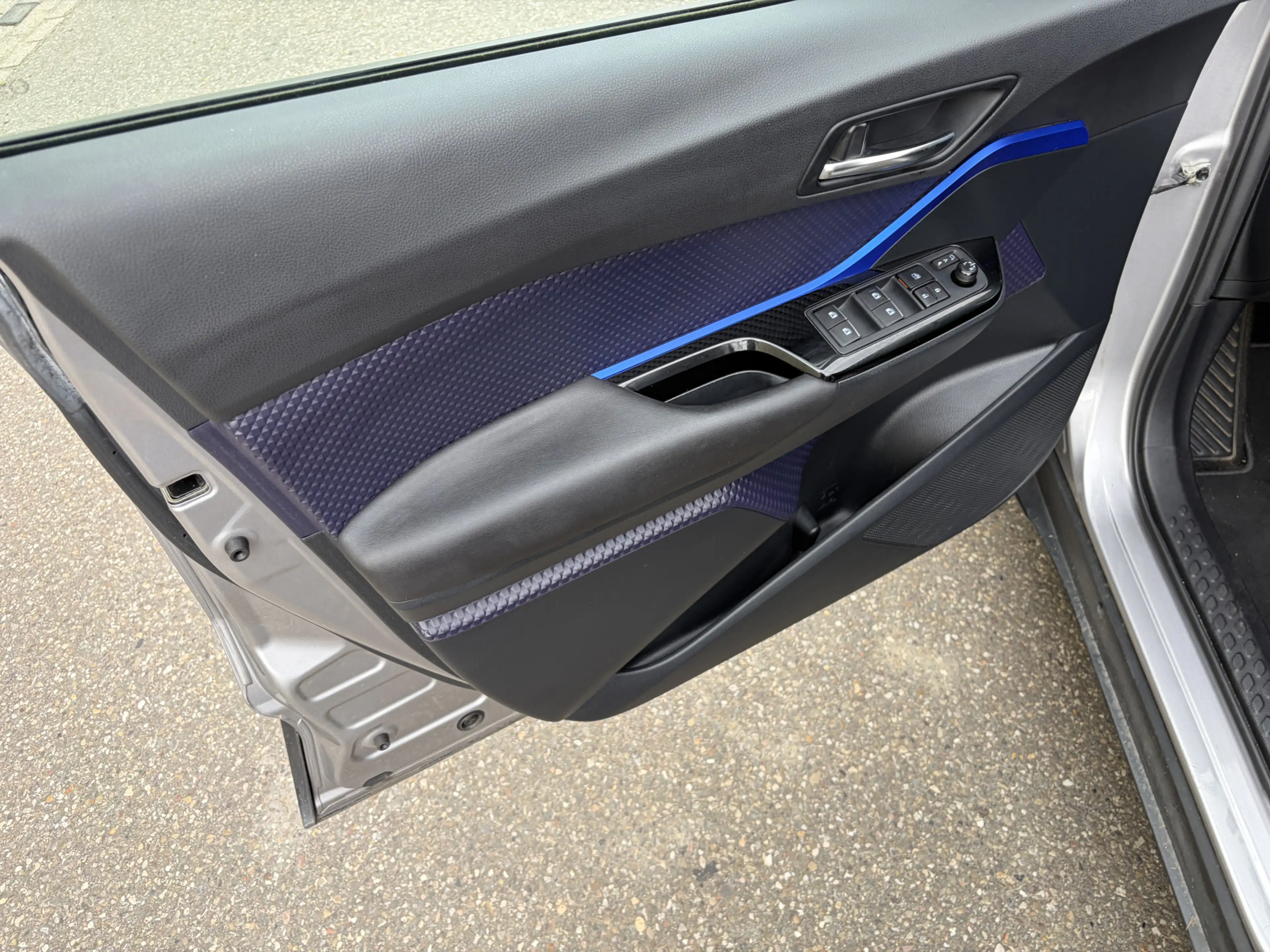 Toyota C-HR 1.8 Hybrid Bi-Tone Plus / AUTOMAAT / LEER / NAVI / — photo 6