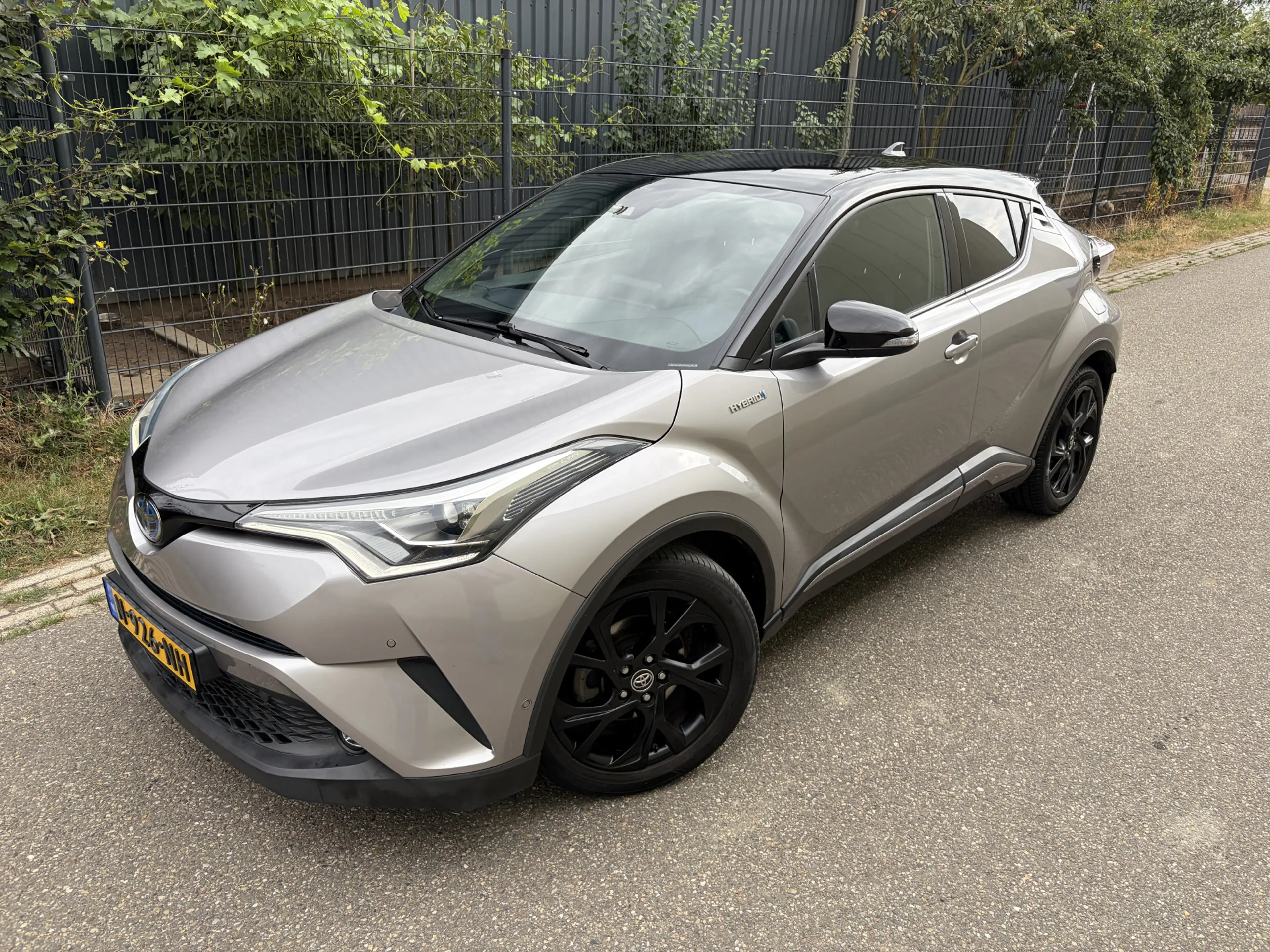 Toyota C-HR 1.8 Hybrid Bi-Tone Plus / AUTOMAAT / LEER / NAVI / — photo 2
