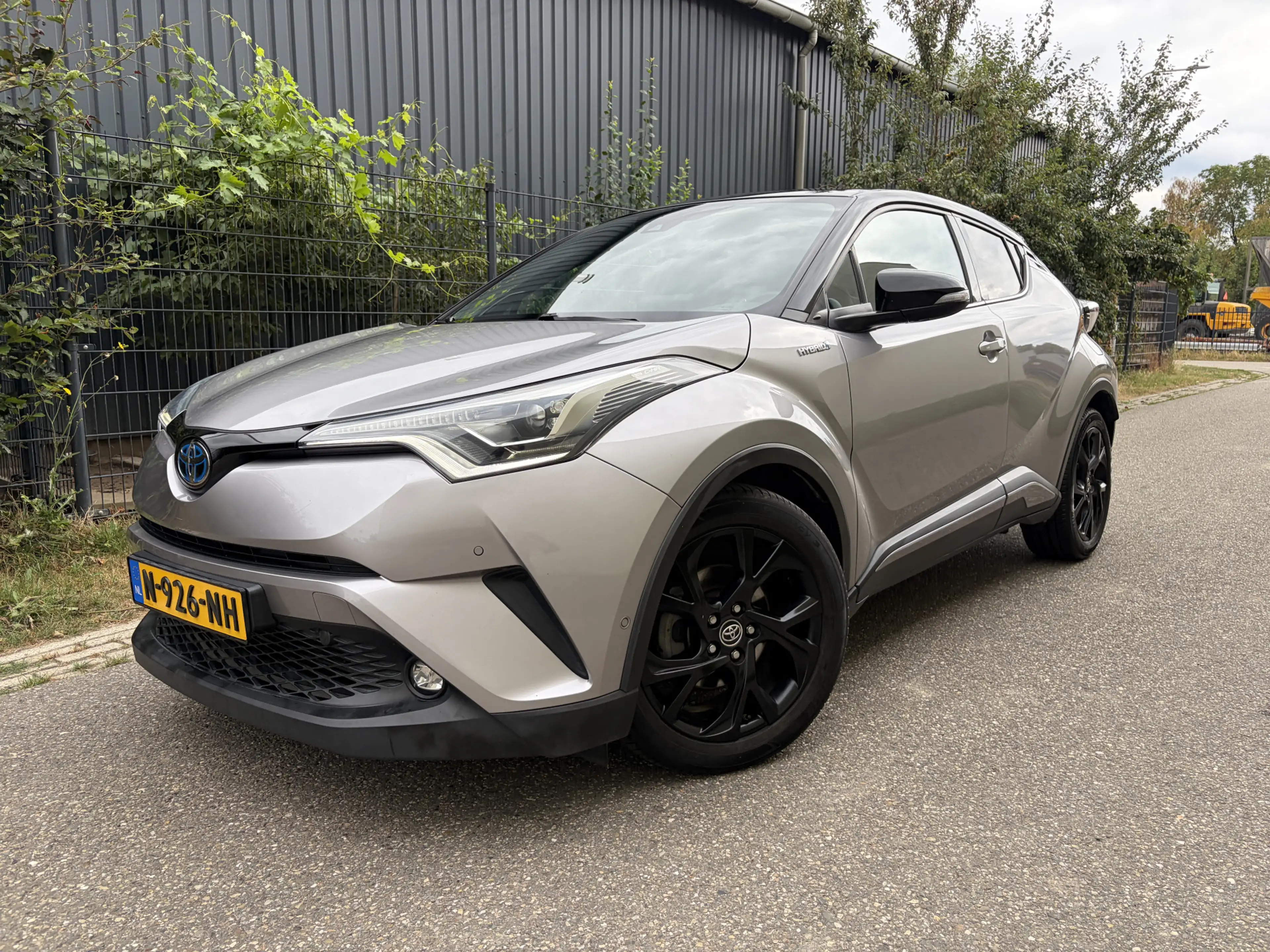 Toyota C-HR 1.8 Hybrid Bi-Tone Plus / AUTOMAAT / LEER / NAVI /