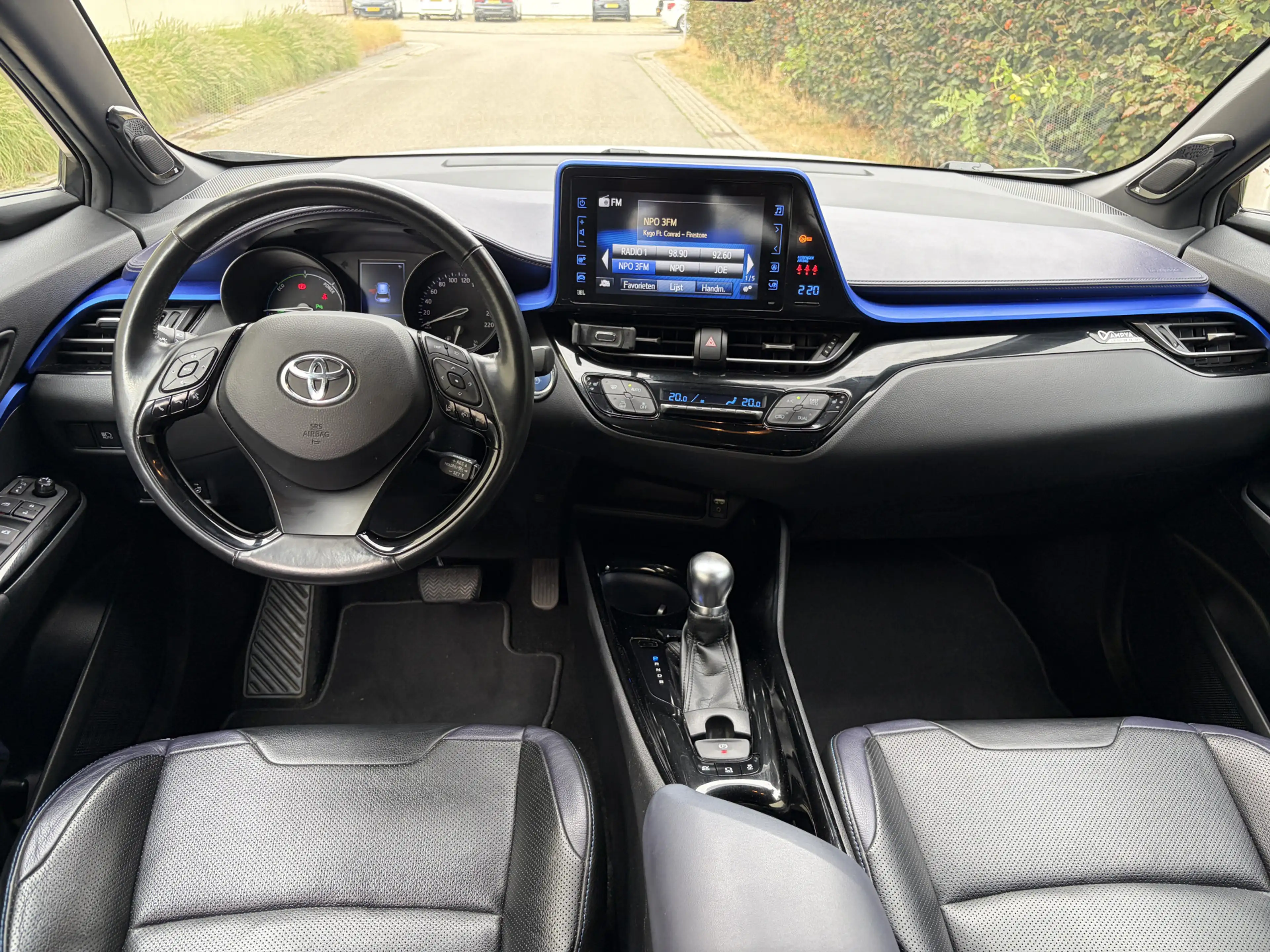 Toyota C-HR 1.8 Hybrid Bi-Tone Plus / AUTOMAAT / LEER / NAVI / — photo 3