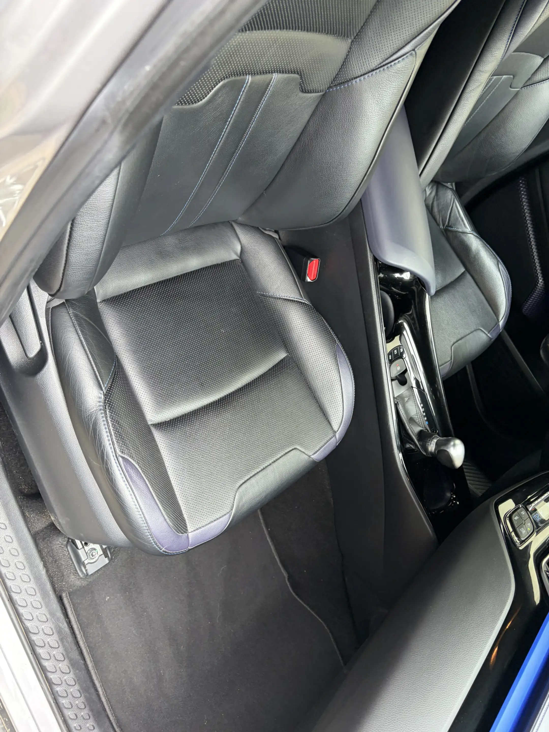 Toyota C-HR 1.8 Hybrid Bi-Tone Plus / AUTOMAAT / LEER / NAVI / — photo 24